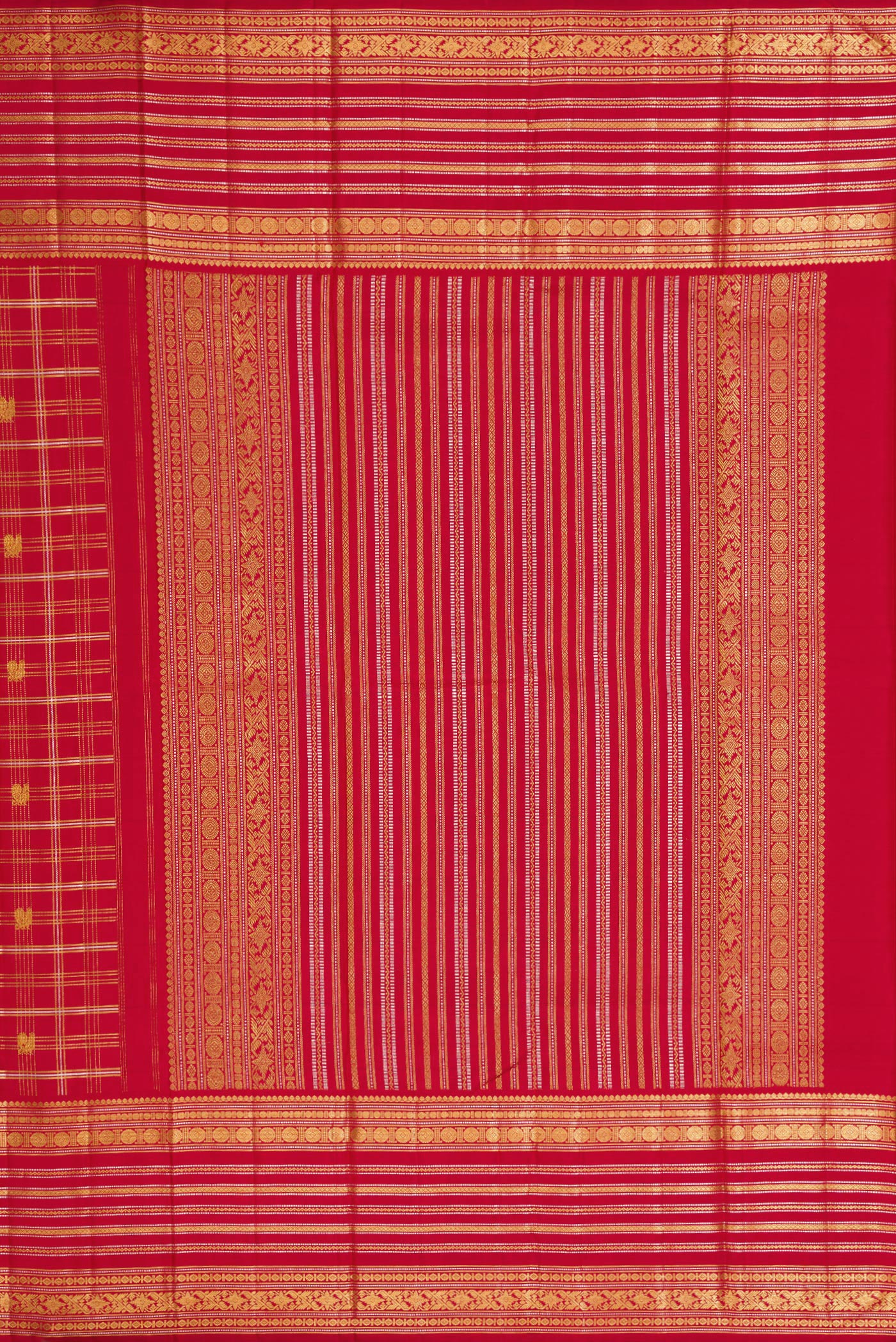 Close up image of the pallu of Red Dual Tone Kanjivaram Silk Saree with Checked design on the body and Zari Border. 