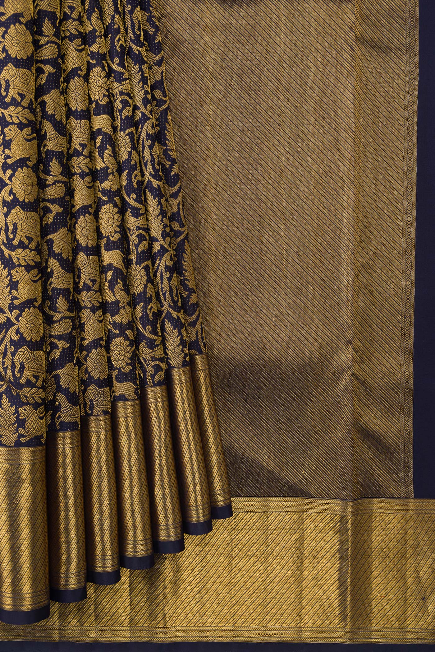 Pleats and pallu of Violet Dual Tone Kanchipuram Silk Saree with Zari Brocade on the body and Zari Border. 