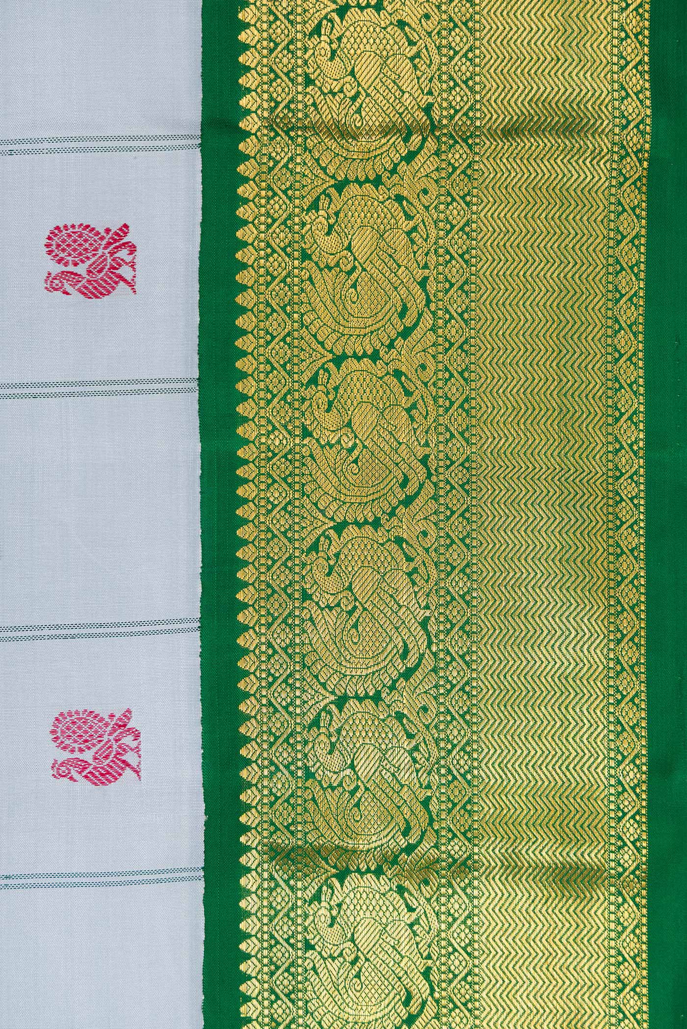 Border image of Pure Silk Pure Zari Grey Dual Tone Kanchipuram Saree with Thread Butta on the body and Ganga Jamuna Border. 