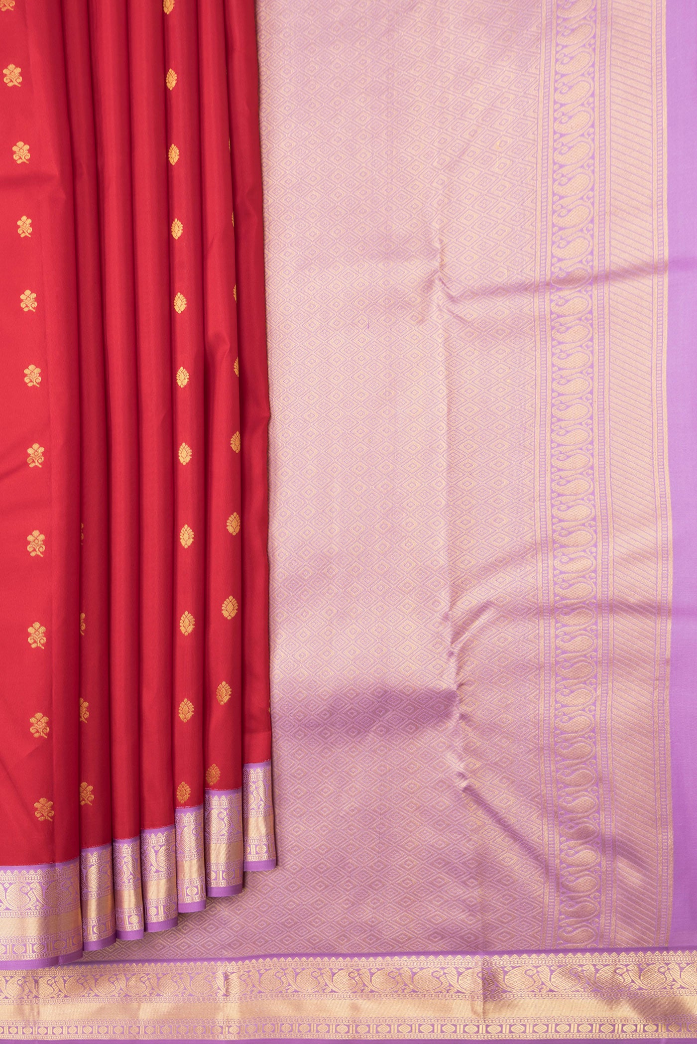 Pleats and pallu of Maroon Dual Tone Kanchipuram Silk Saree with Zari Butta on the body and Zari Border. 