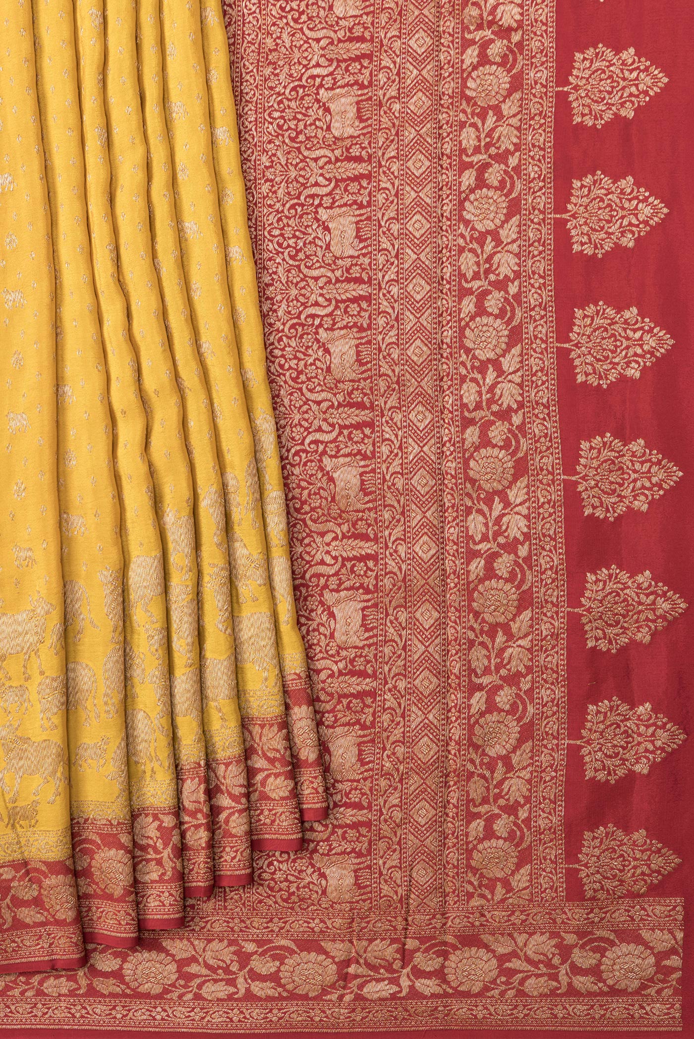 Pleats and pallu of Yellow Dual Tone Banarasi Georgette Saree with Zari Brocade on the body and Zari Border. 