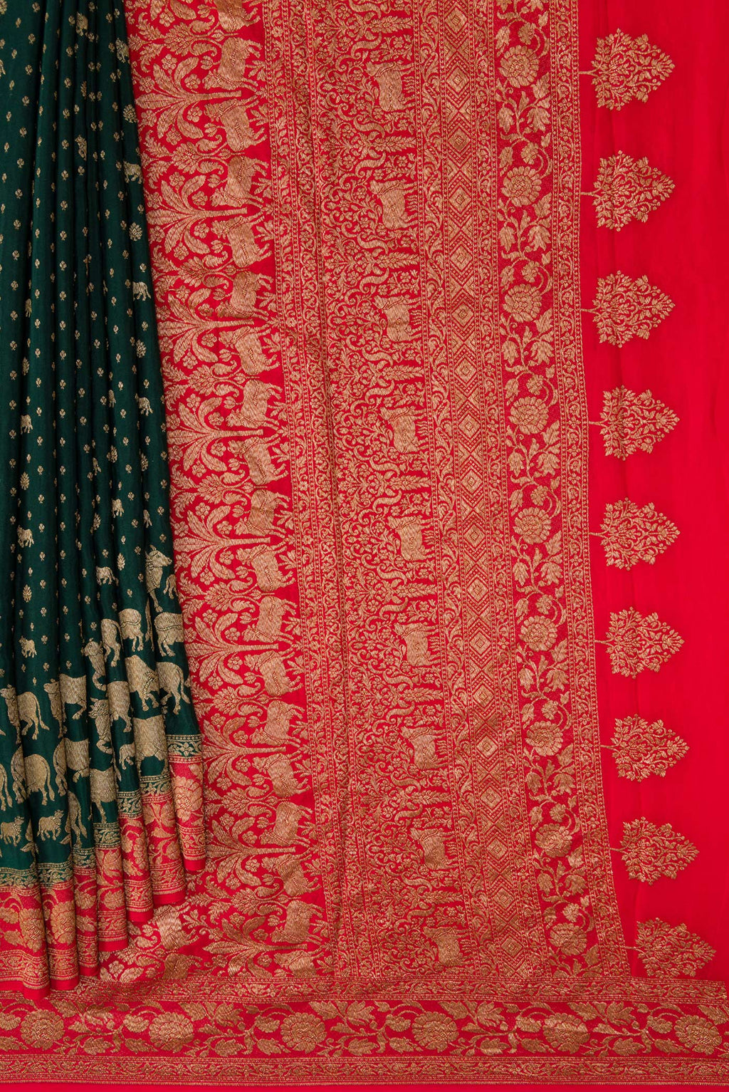 Pleats and pallu of Bottle Green Dual Tone Mysore Georgette Saree with Zari Butta on the body and Zari Border. 