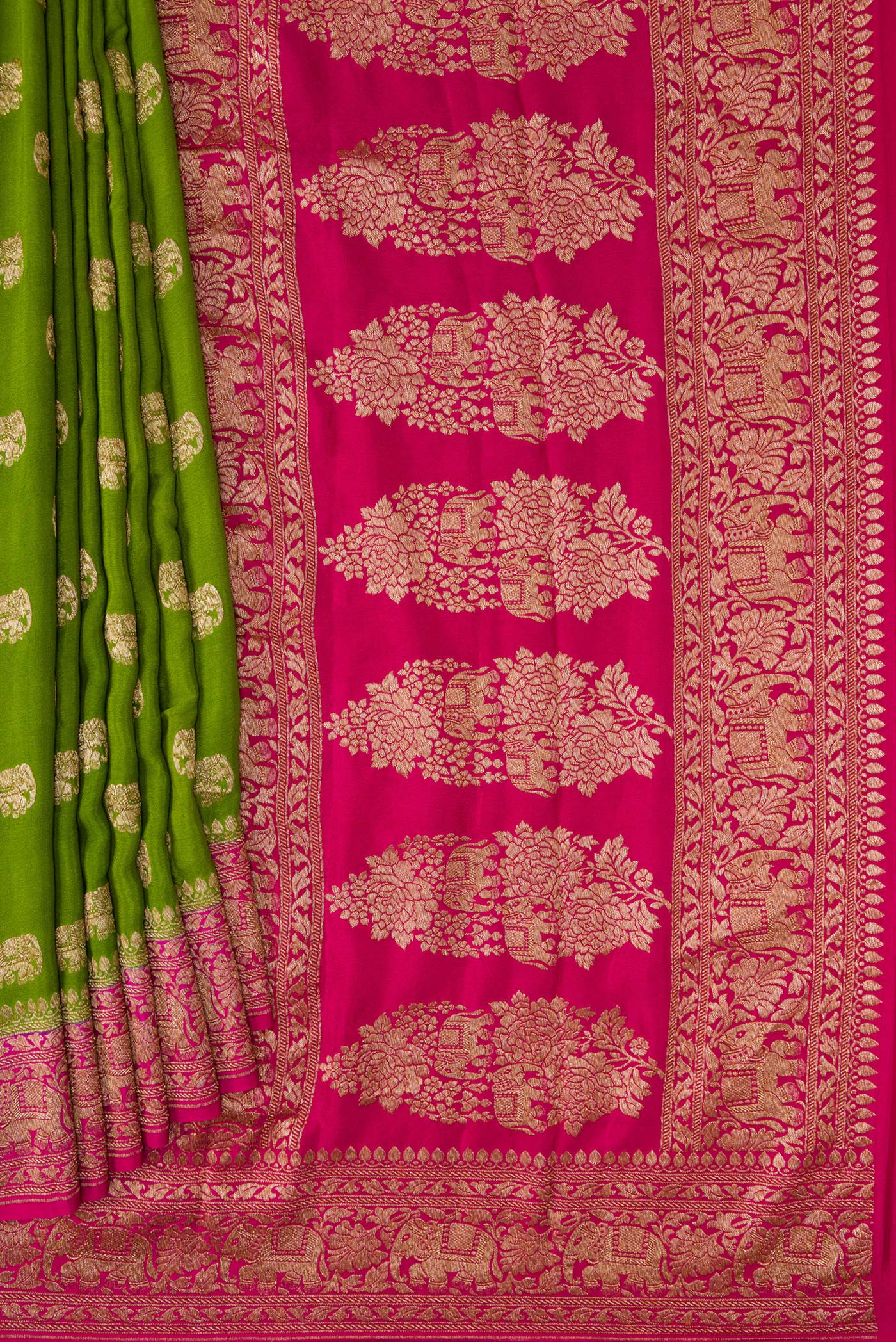 Pleats and pallu of Green Dual Tone Mysore Georgette Saree with Zari Butta on the body and Zari Border. 