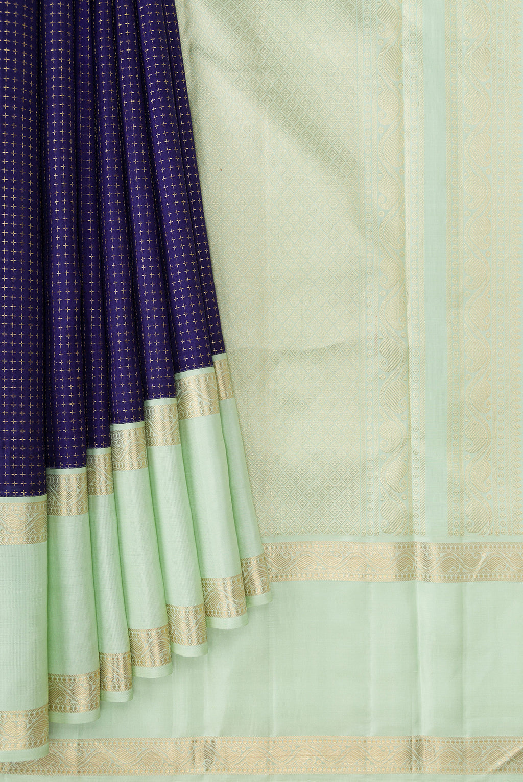 Pleats and pallu of Navy Blue Dual Tone Kanjivaram Silk Saree with Checked design on the body and Zari Border. 