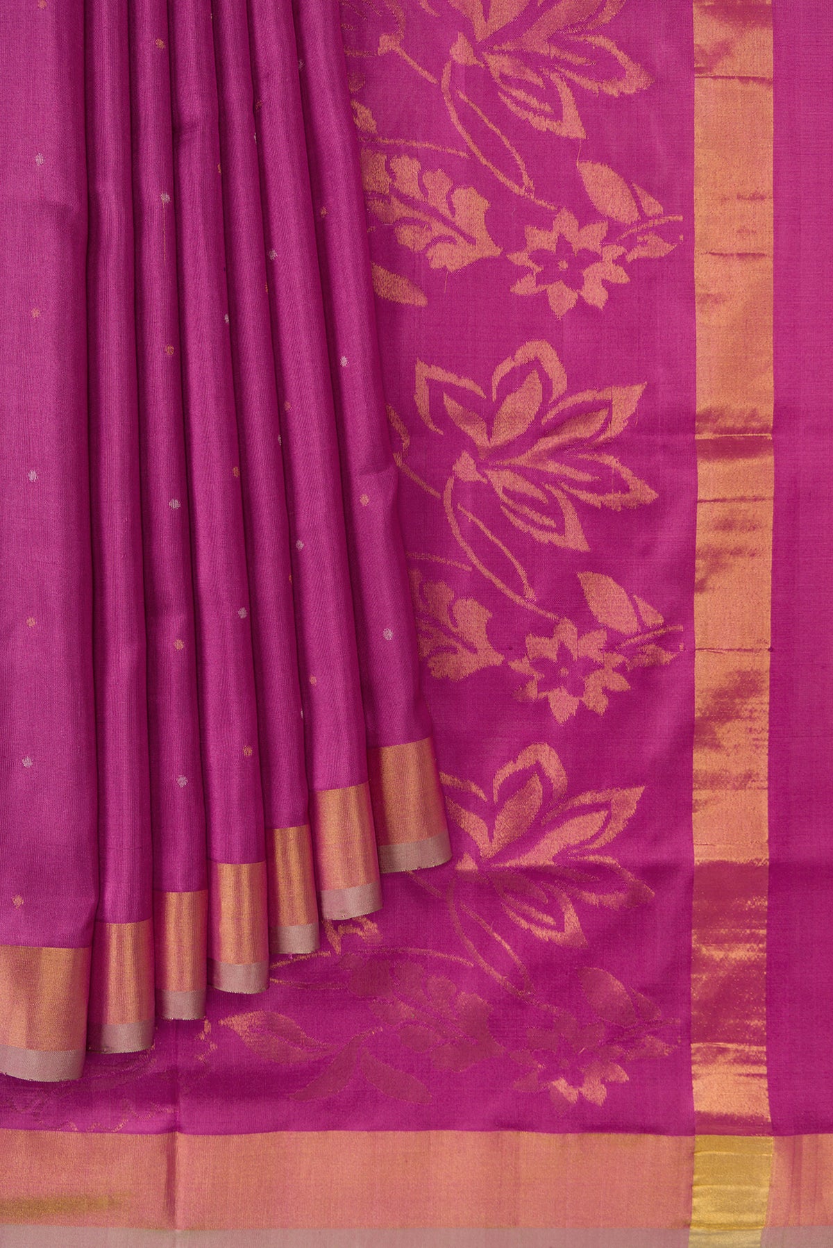 Pleats and pallu of Lavender Dual Tone Uppada Silk Saree with Zari Butta on the body and Zari Border. 