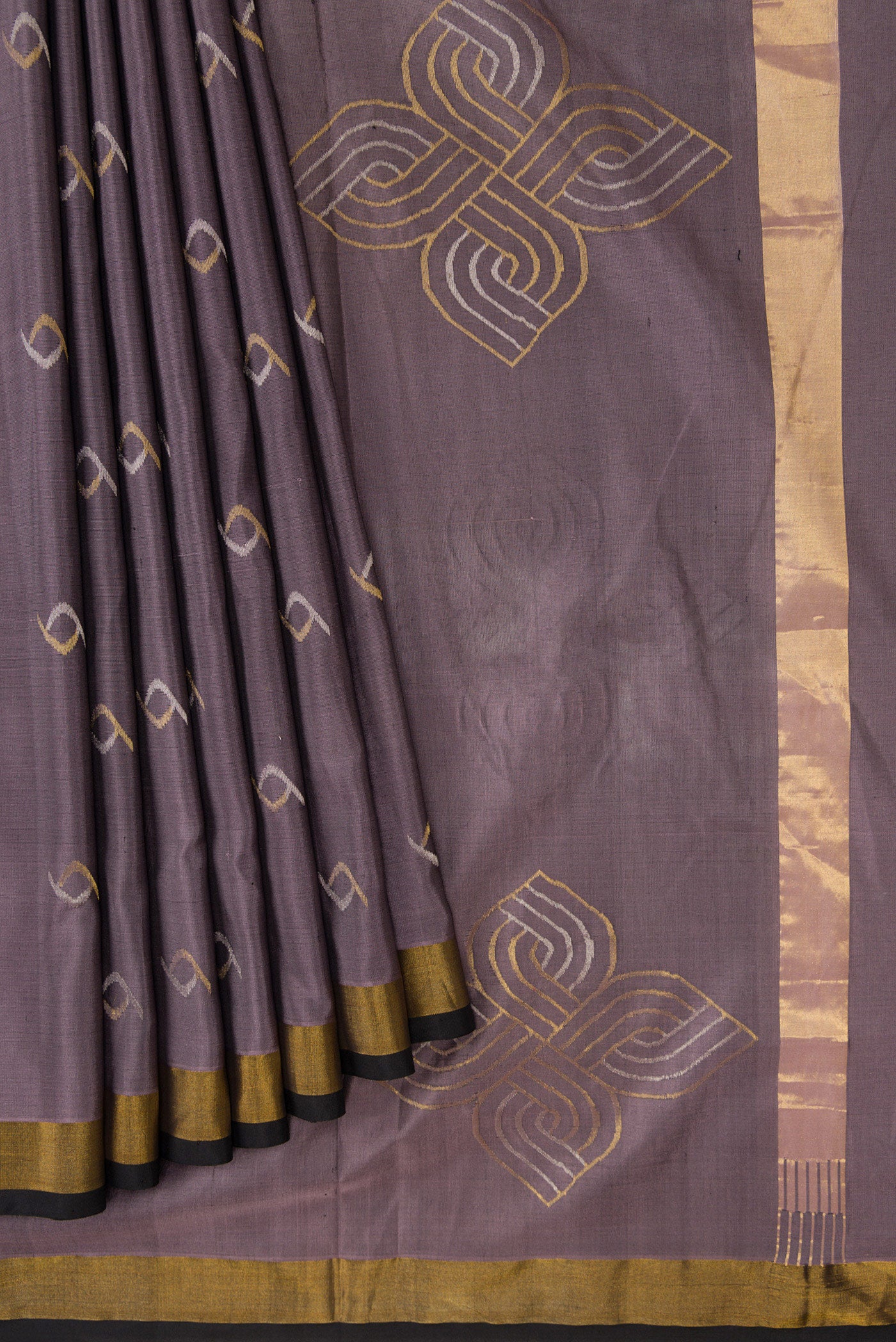 Pleats and pallu of Lavender Dual Tone Soft Silk Saree with Zari Butta on the body and Zari Border. 