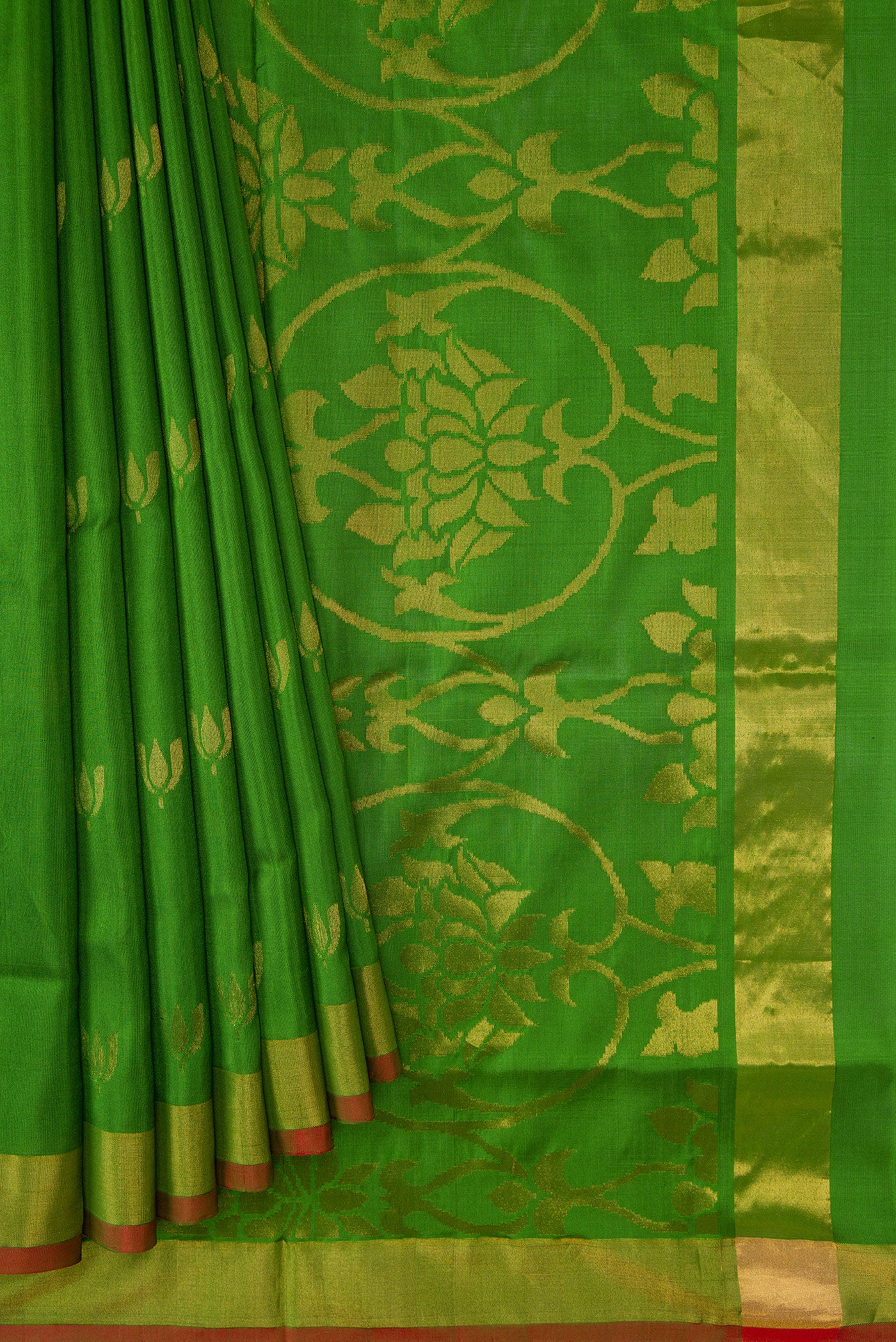 Pleats and pallu of Green Dual Tone Soft Silk Saree with Zari Butta on the body and Zari Border. 