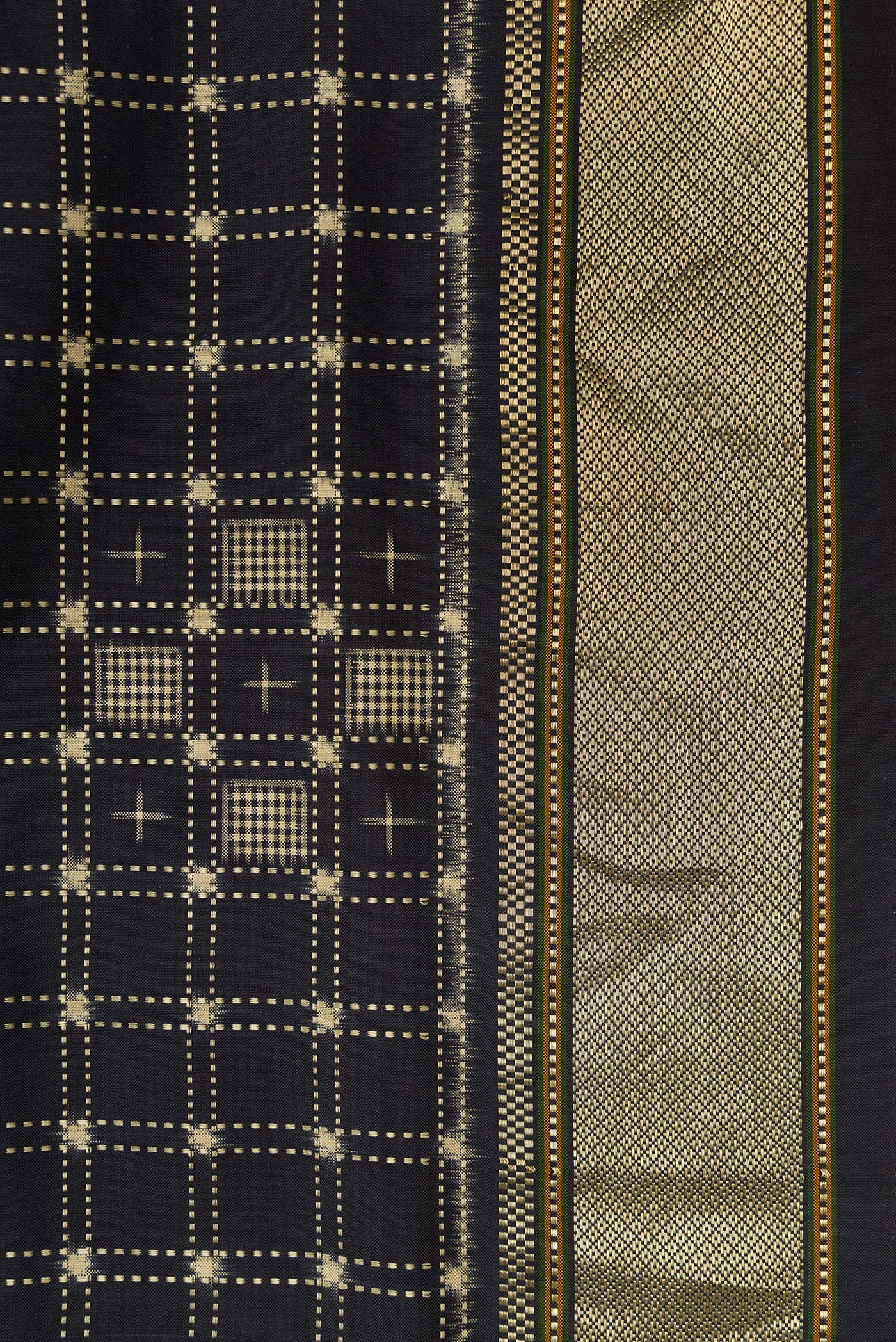 Border image of Black Dual Tone Banarasi Silk Saree with Zari Butta on the body and Zari Border. 