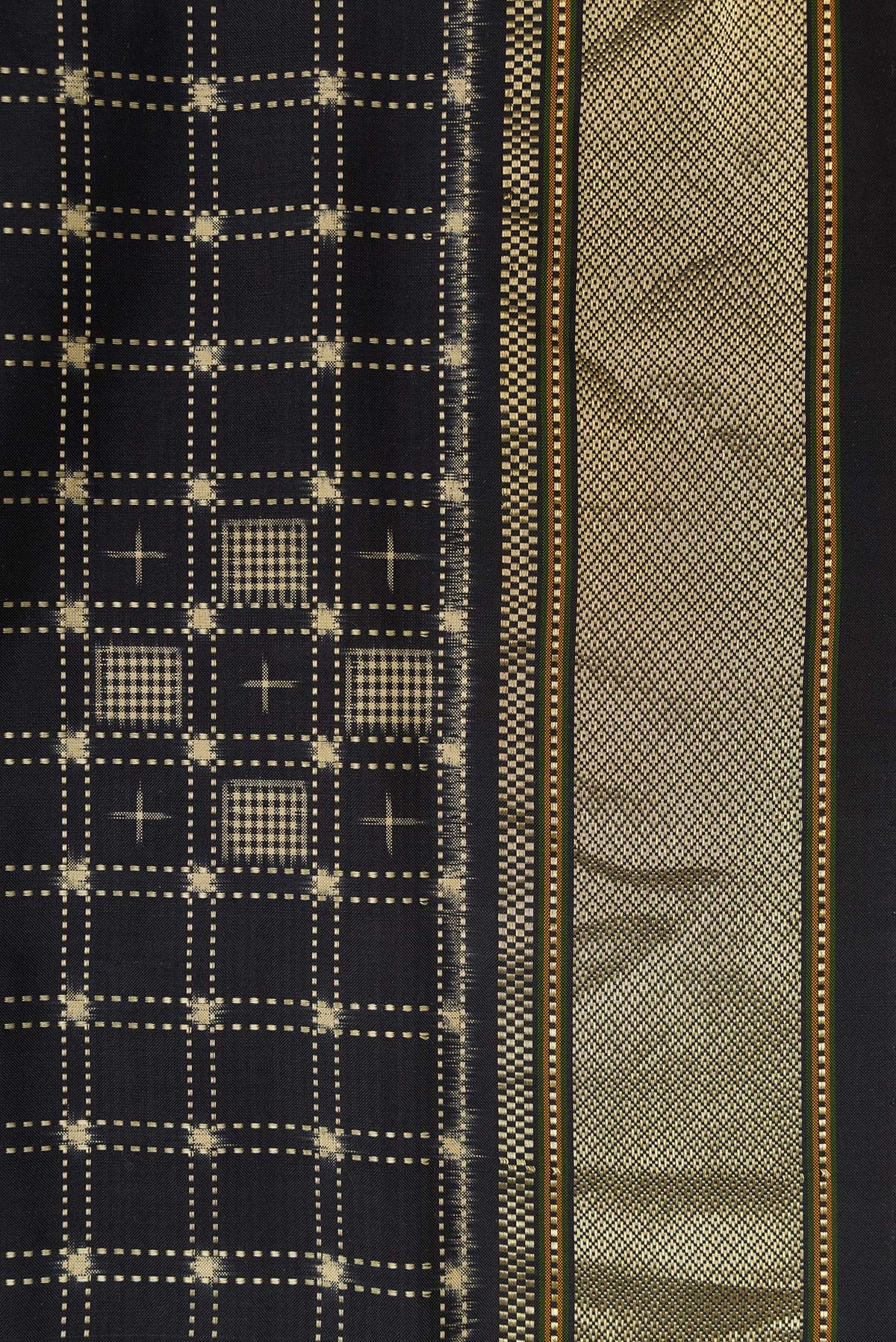 Border image of Black Dual Tone Banarasi Silk Saree with Zari Butta on the body and Zari Border. 