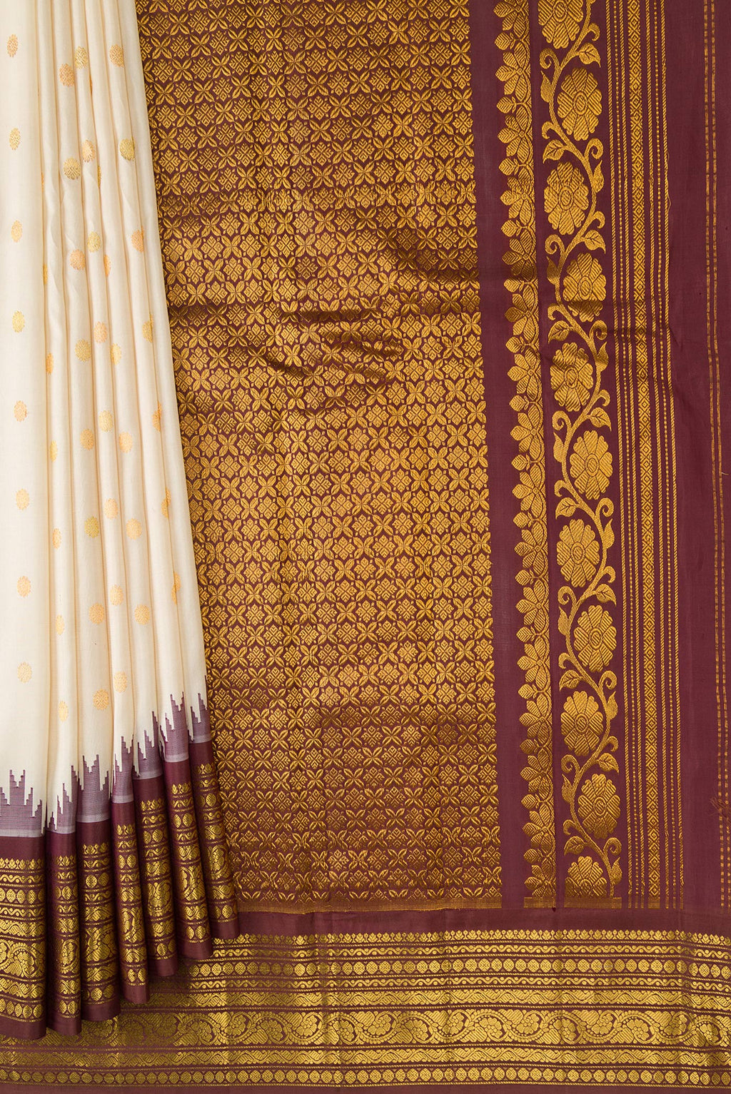 Pleats and pallu of Beige Dual Tone Gadwal Silk Saree with Zari Butta on the body and Zari Border. 