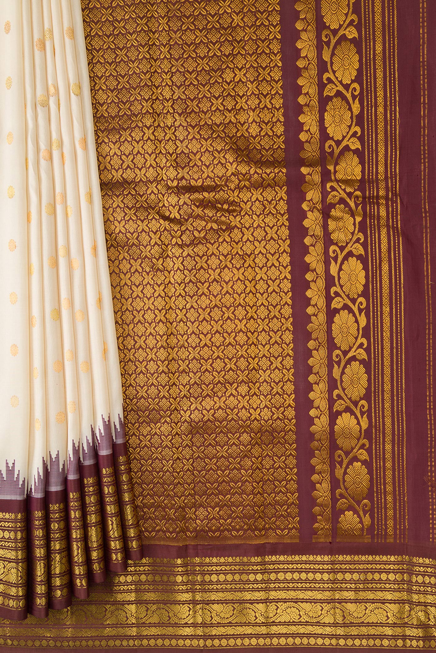 Pleats and pallu of Beige Dual Tone Gadwal Silk Saree with Zari Butta on the body and Zari Border. 