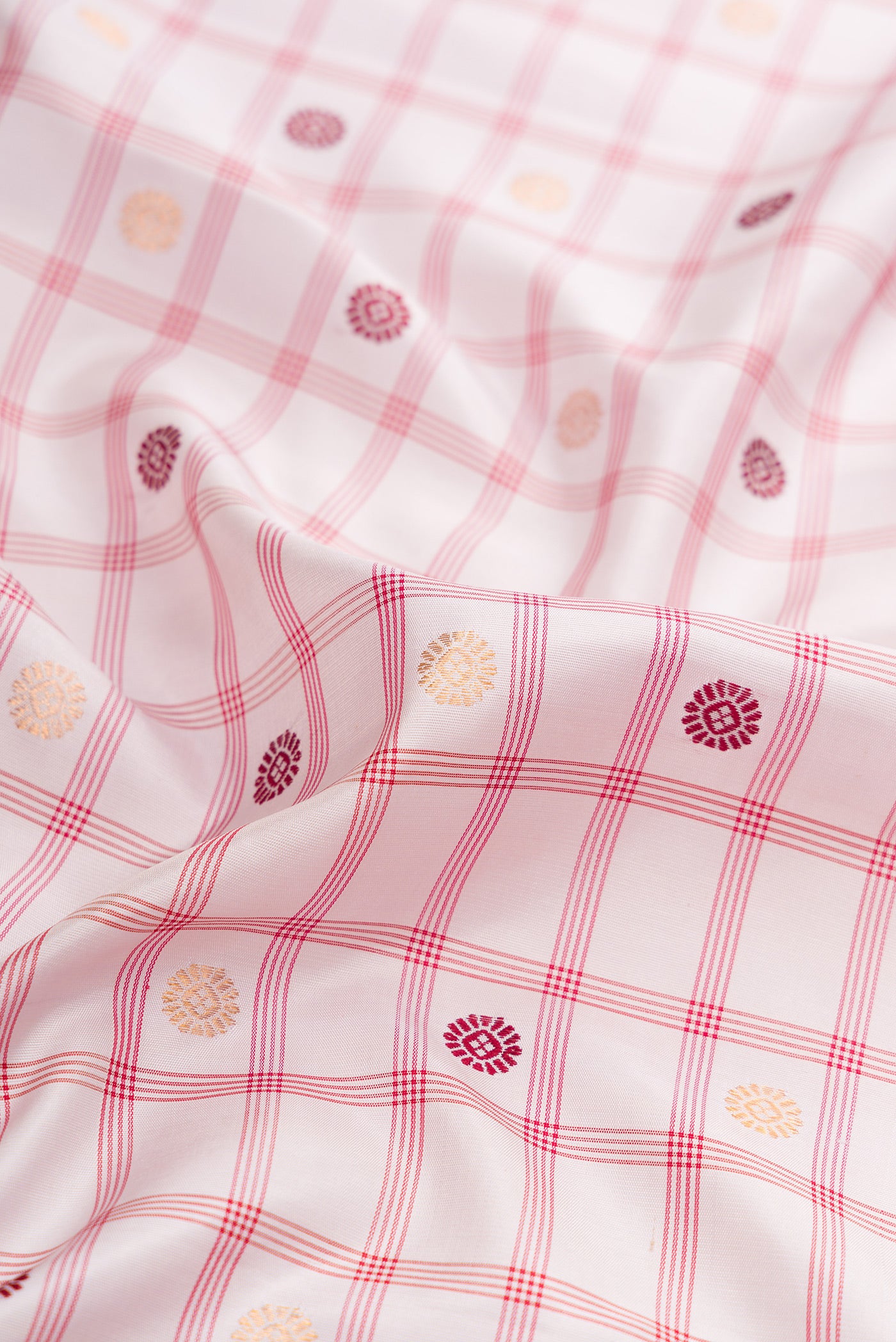 Close up of Off White Dual Tone Gadwal Silk Saree with Checked design on the body and Zari Border.  displaying folds