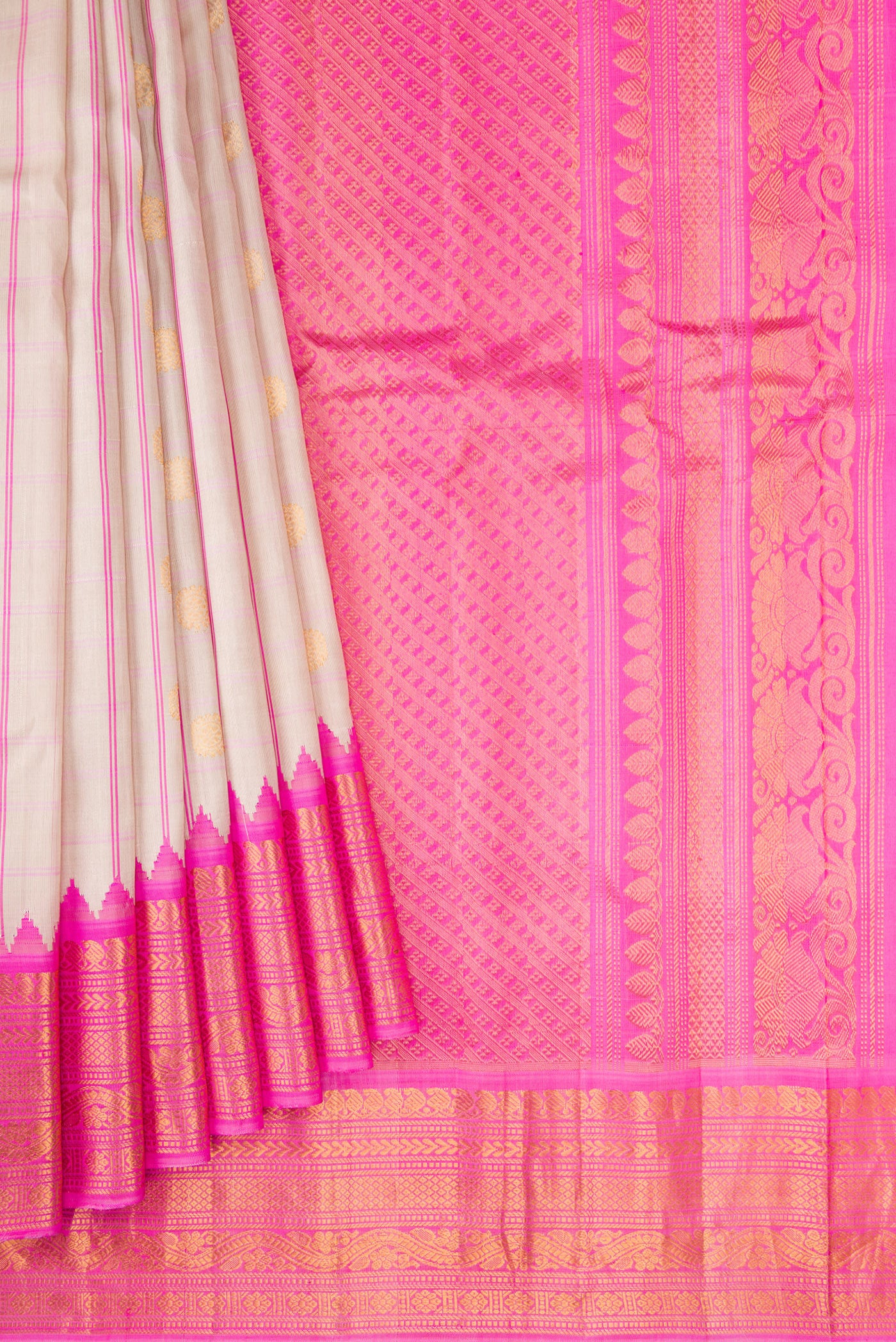 Pleats and pallu of Beige Dual Tone Gadwal Silk Saree with Checked design on the body and Zari Border. 
