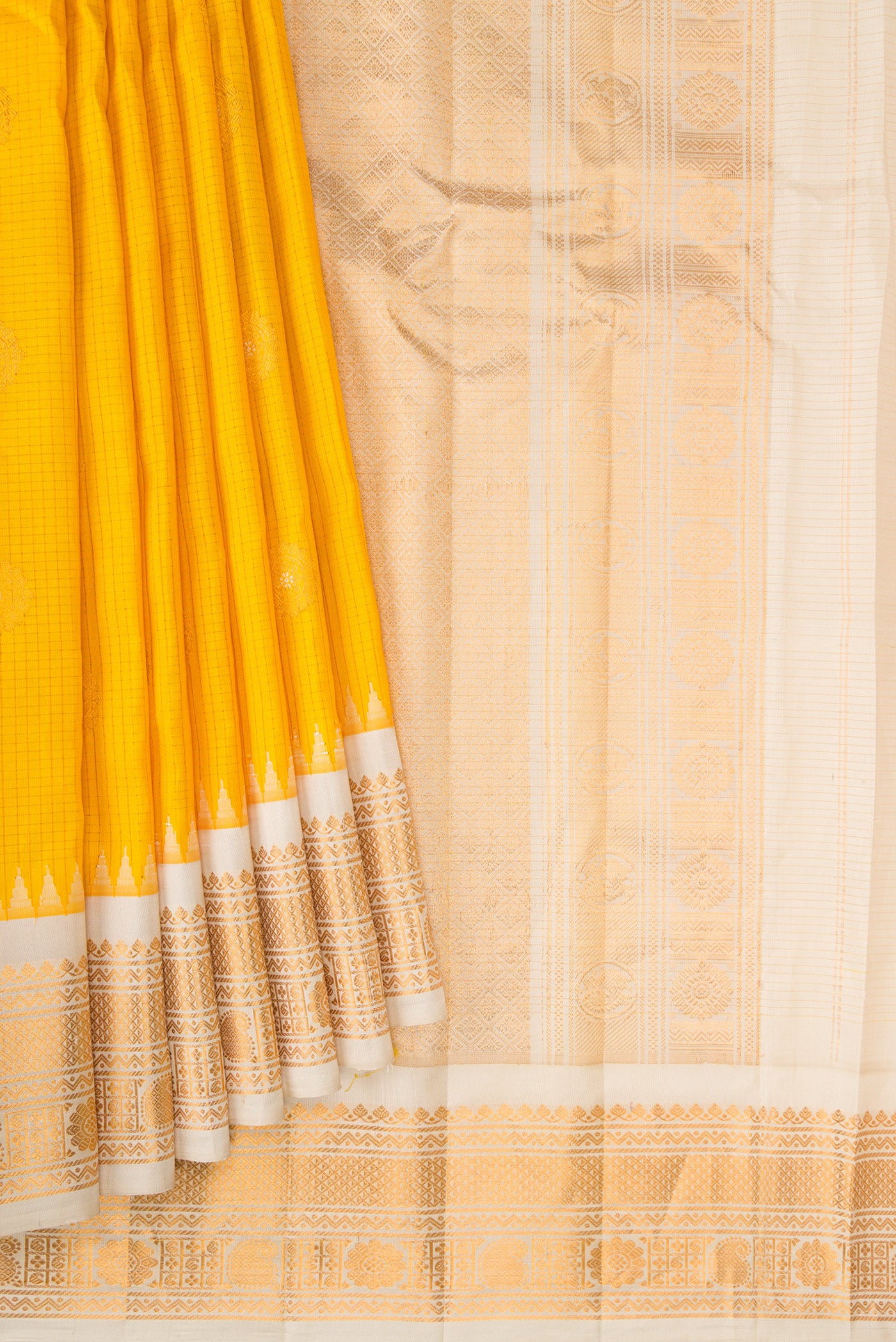 Pleats and pallu of Yellow Dual Tone Gadwal Silk Saree with Zari Butta on the body and Zari Border. 