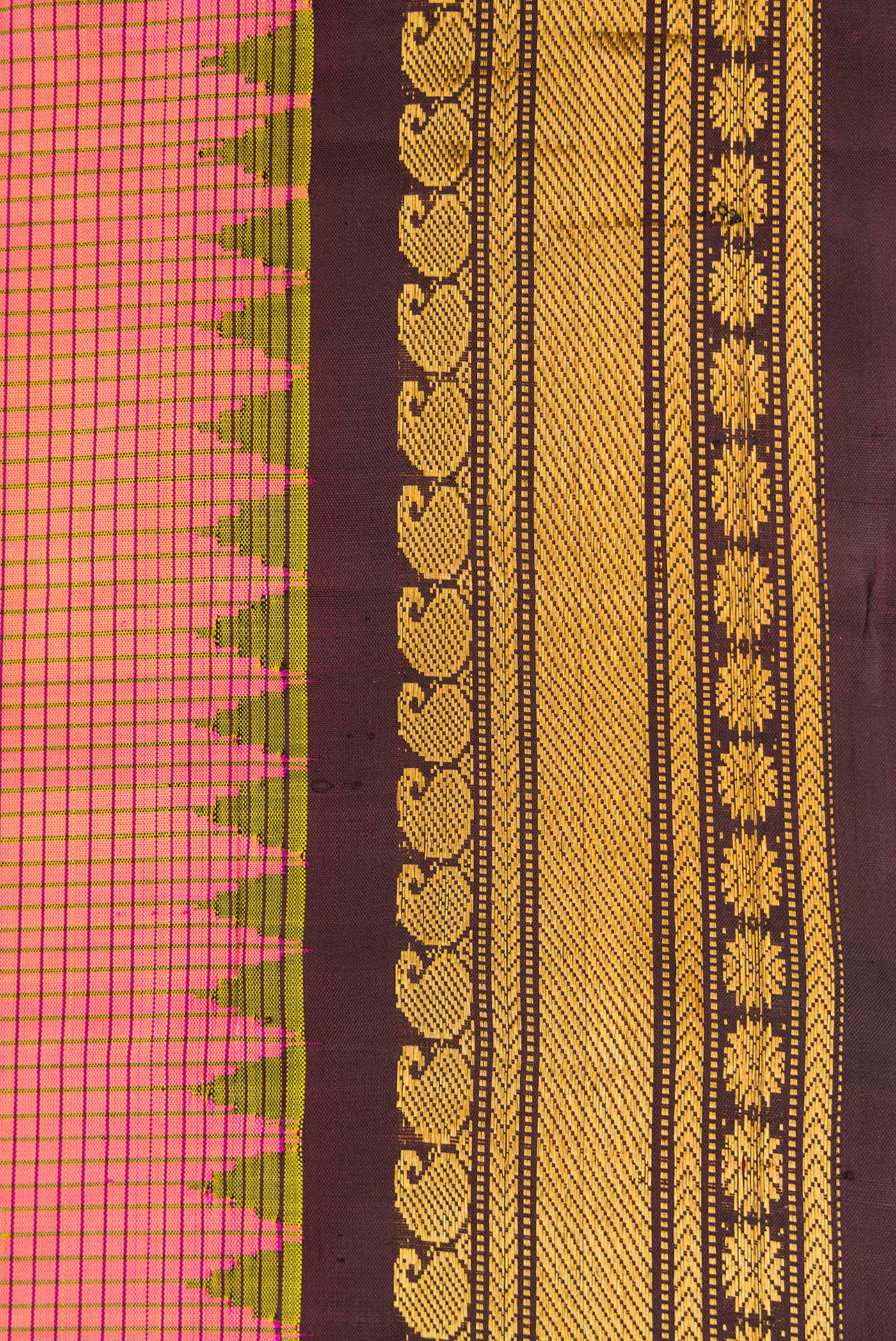 Border image of Pink Dual Tone Gadwal Silk Saree with Zari Butta on the body and Zari Border. 