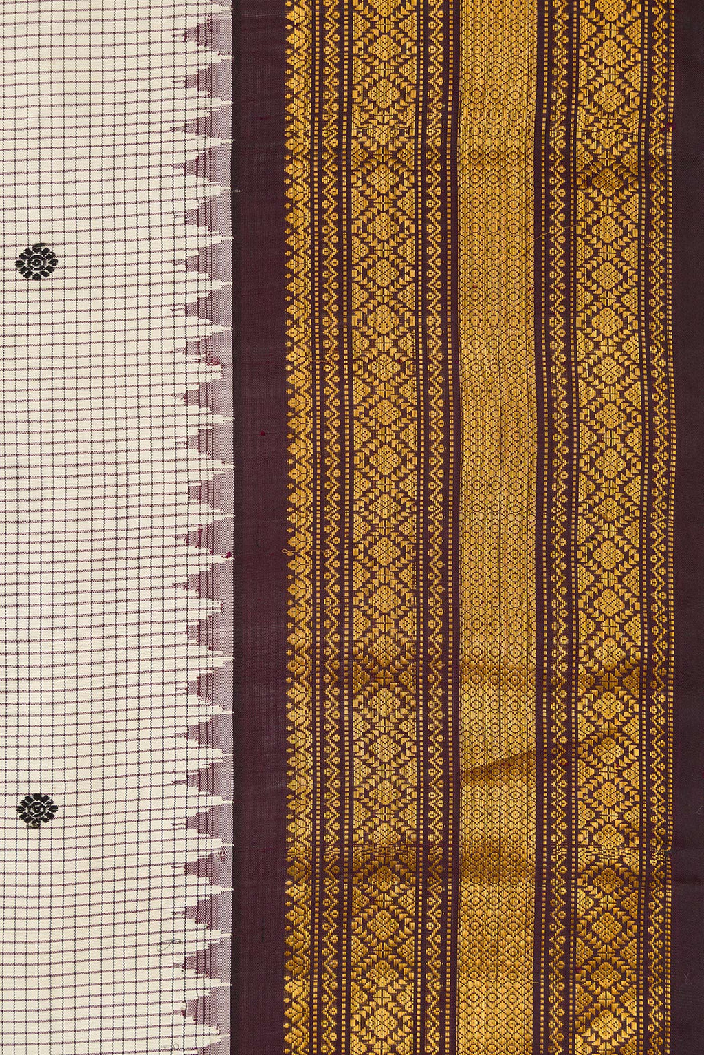 Border image of Grey Dual Tone Gadwal Silk Saree with Zari And Thread Butta on the body and Zari Border. 