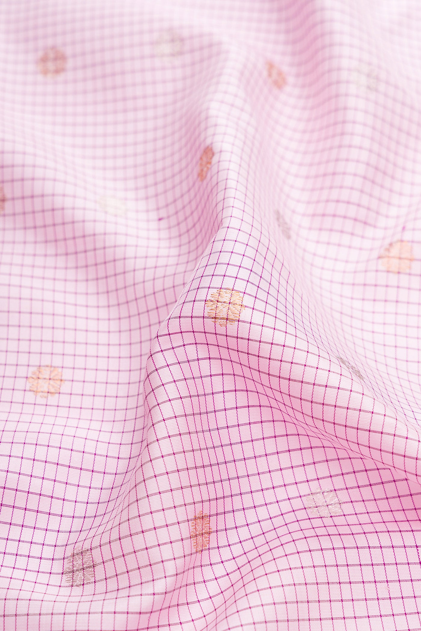Close up of Pink Dual Tone Gadwal Silk Saree with Checked design on the body and Zari Border.  displaying folds