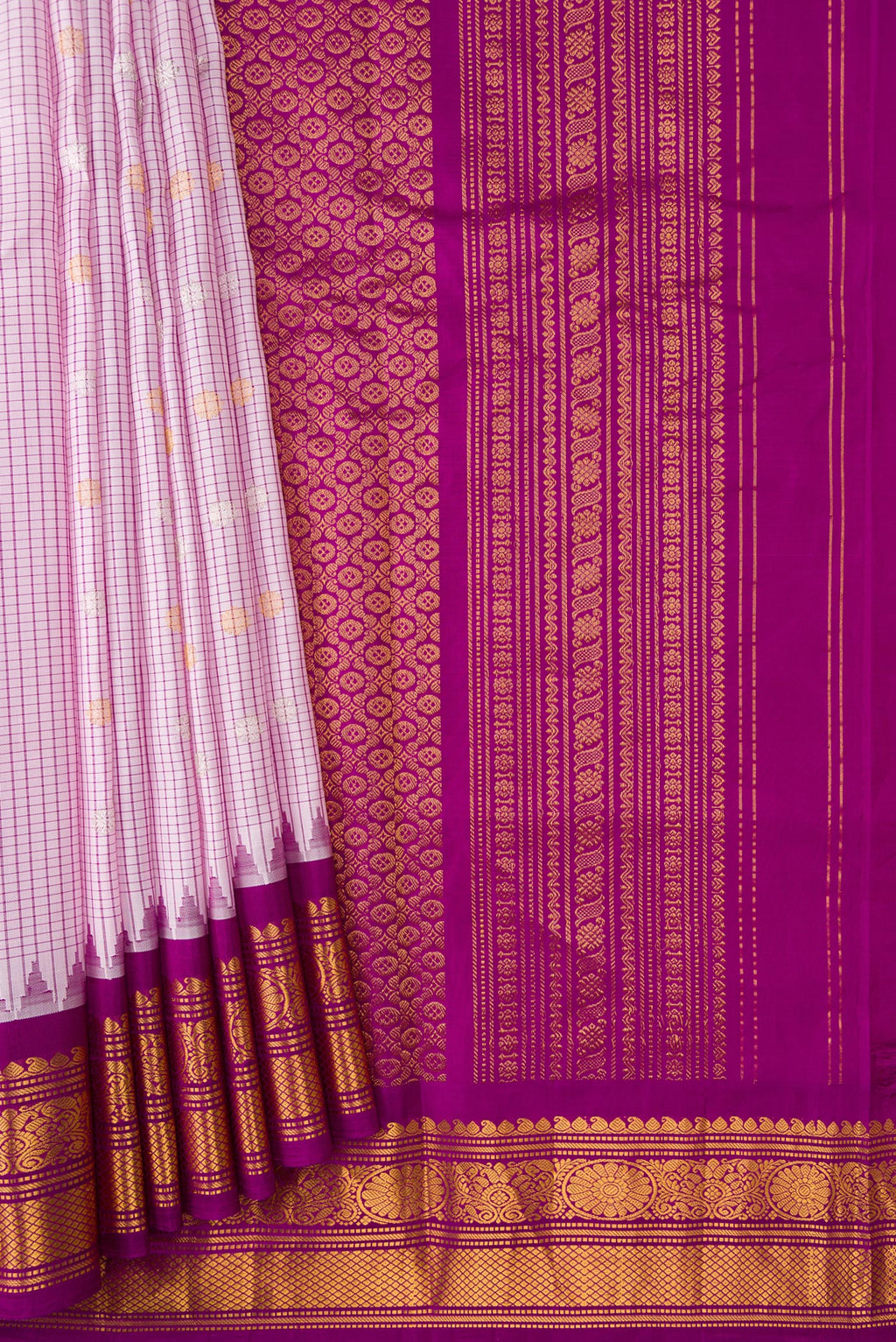 Pleats and pallu of Pink Dual Tone Gadwal Silk Saree with Checked design on the body and Zari Border. 