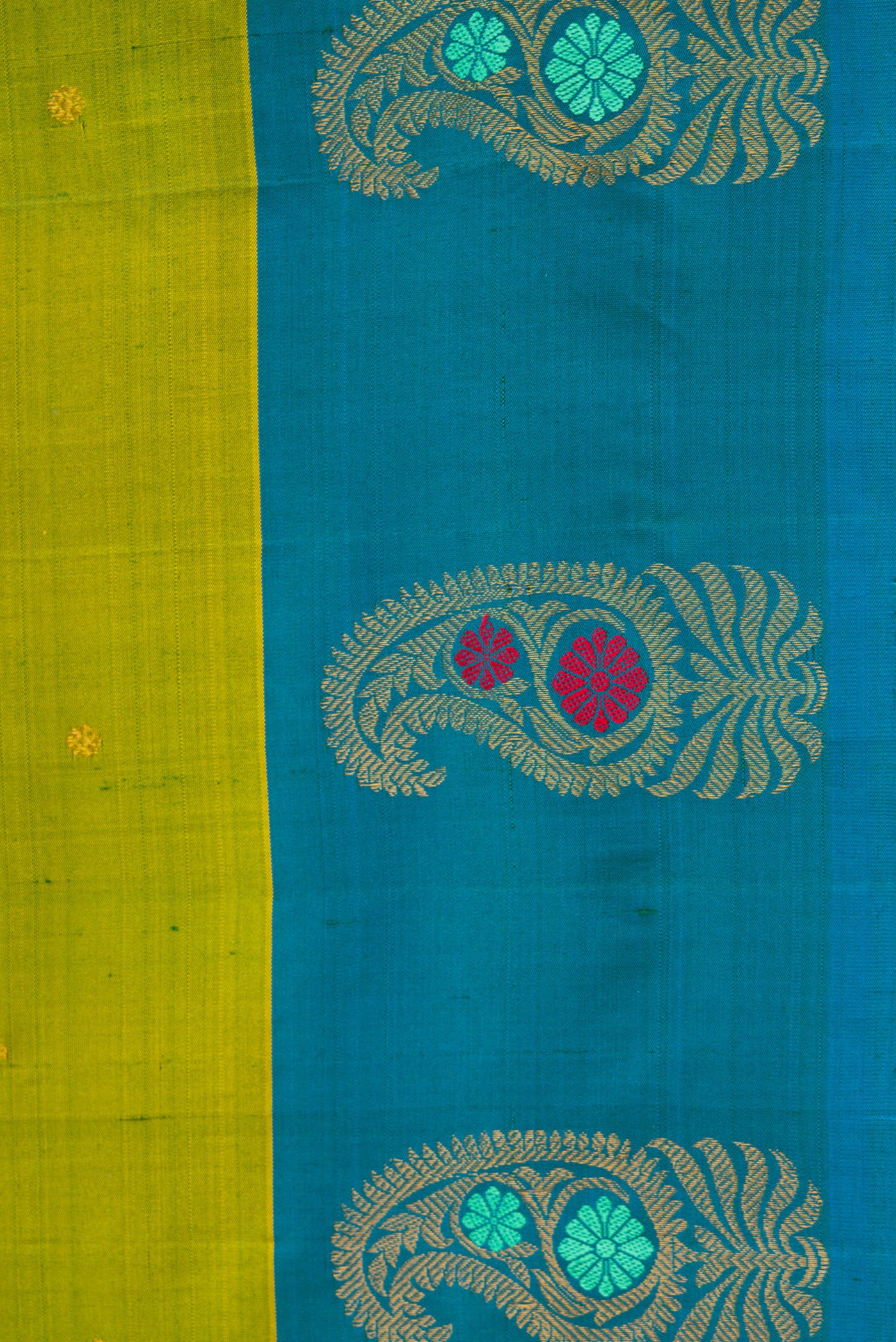 Border image of Green Dual Tone Gadwal Silk Saree with Zari Butta on the body and Fancy Border. 