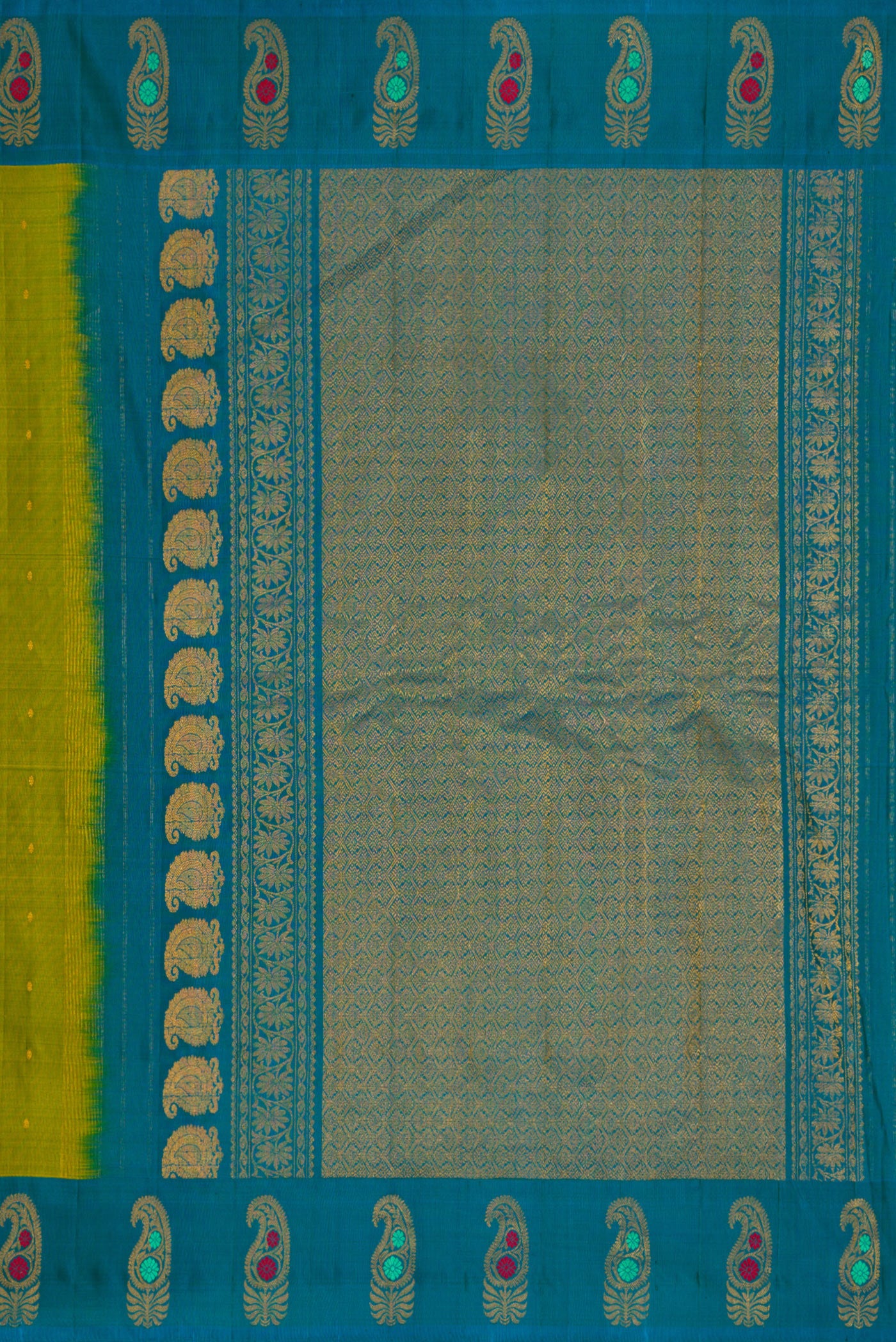 Close up image of the pallu of Green Dual Tone Gadwal Silk Saree with Zari Butta on the body and Fancy Border. 