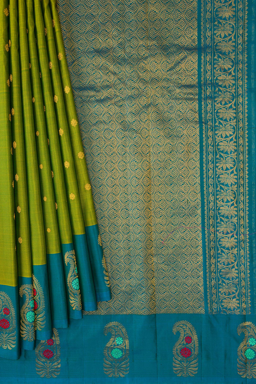 Pleats and pallu of Green Dual Tone Gadwal Silk Saree with Zari Butta on the body and Fancy Border. 