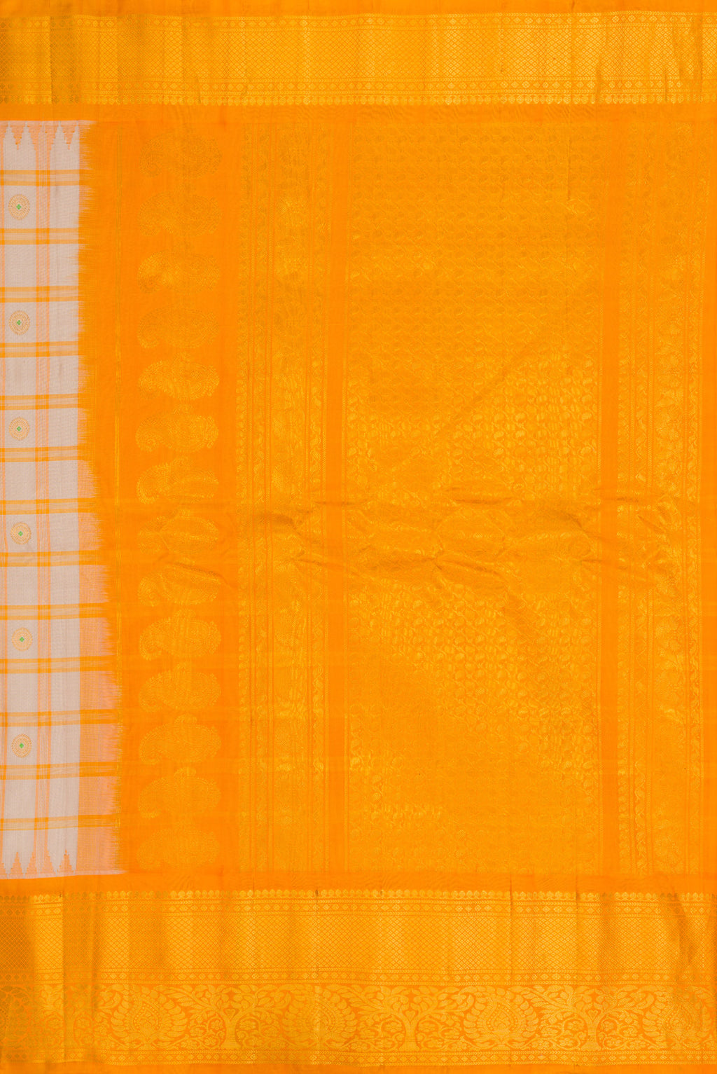 Close up image of the pallu of Grey Dual Tone Gadwal Silk Saree with Checked design on the body and Zari Border. 