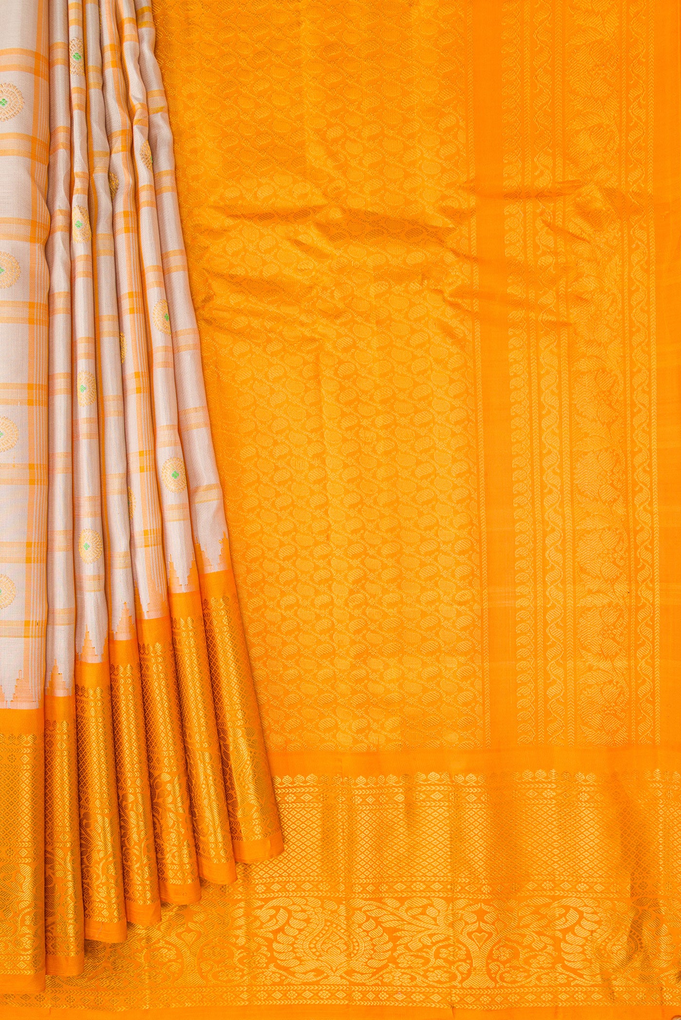 Pleats and pallu of Grey Dual Tone Gadwal Silk Saree with Checked design on the body and Zari Border. 