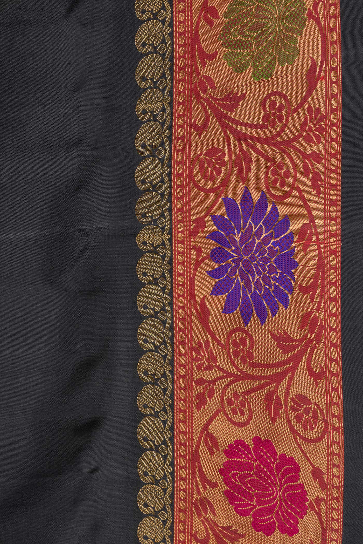 Border image of Black Dual Tone Gadwal Silk Saree with Zari And Thread Butta on the body and Zari Border. 
