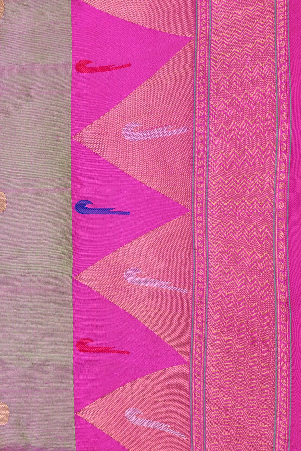 Border image of Green Dual Tone Gadwal Silk Saree with Zari Butta on the body and Zari Border. 