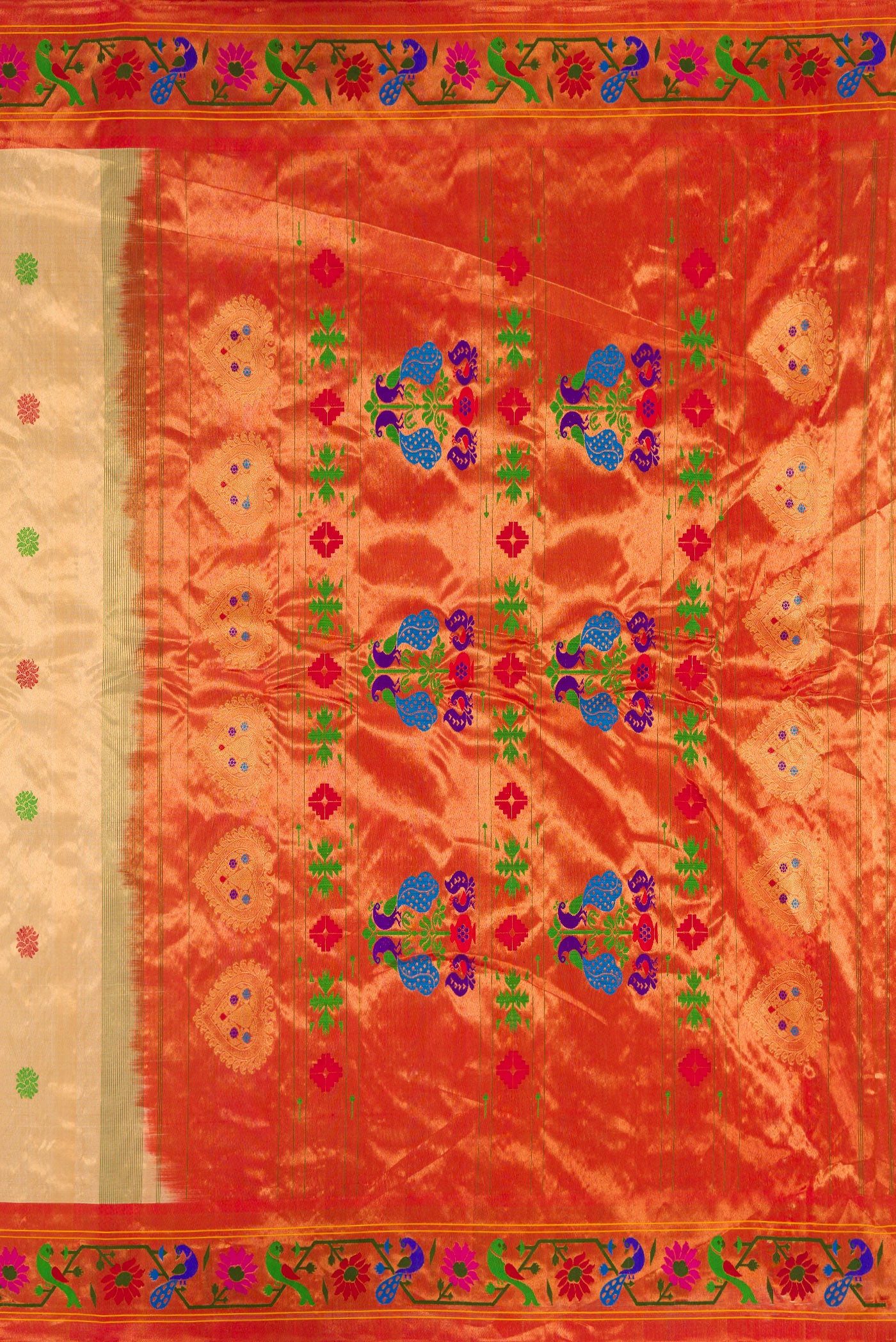 Close up image of the pallu of Gold Dual Tone Gadwal Silk Saree with Zari And Thread Butta on the body and Zari And Thread Border. 