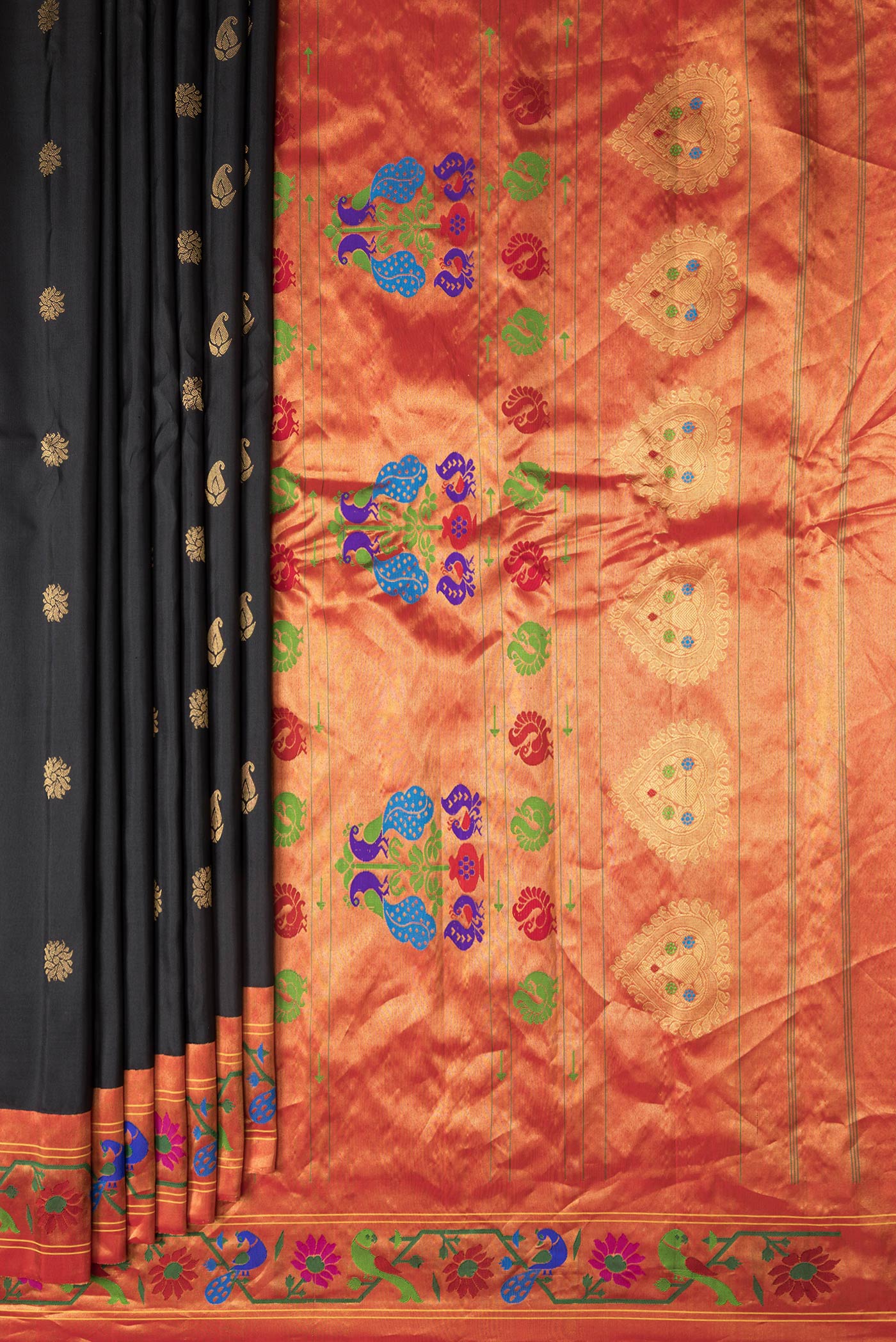 Pleats and pallu of Black Dual Tone Gadwal Silk Saree with Zari Butta on the body and Zari Border. 