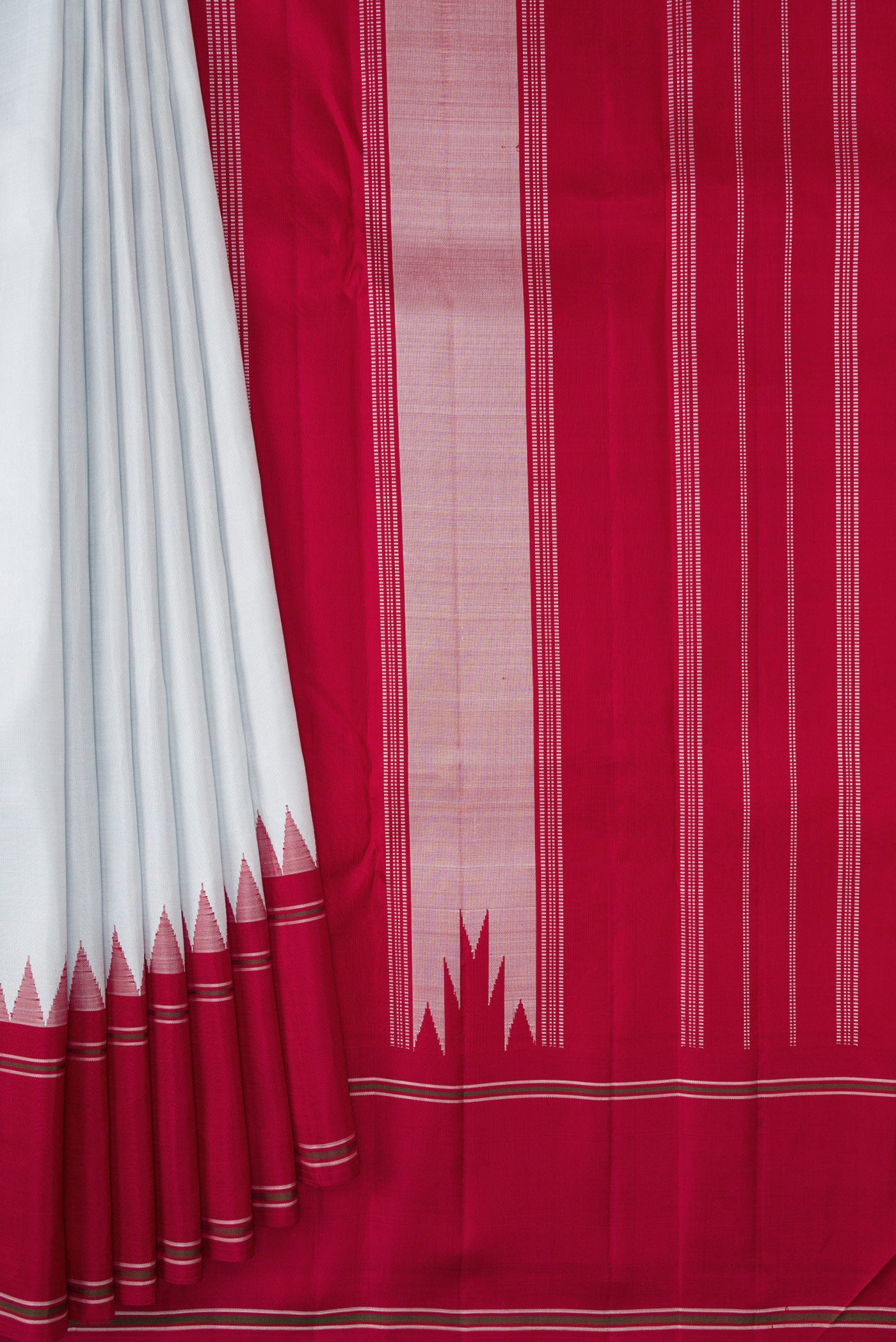 Pleats and pallu of Light Blue Dual Tone Kanjivaram Silk Saree with Plain Body and Thread Border. 