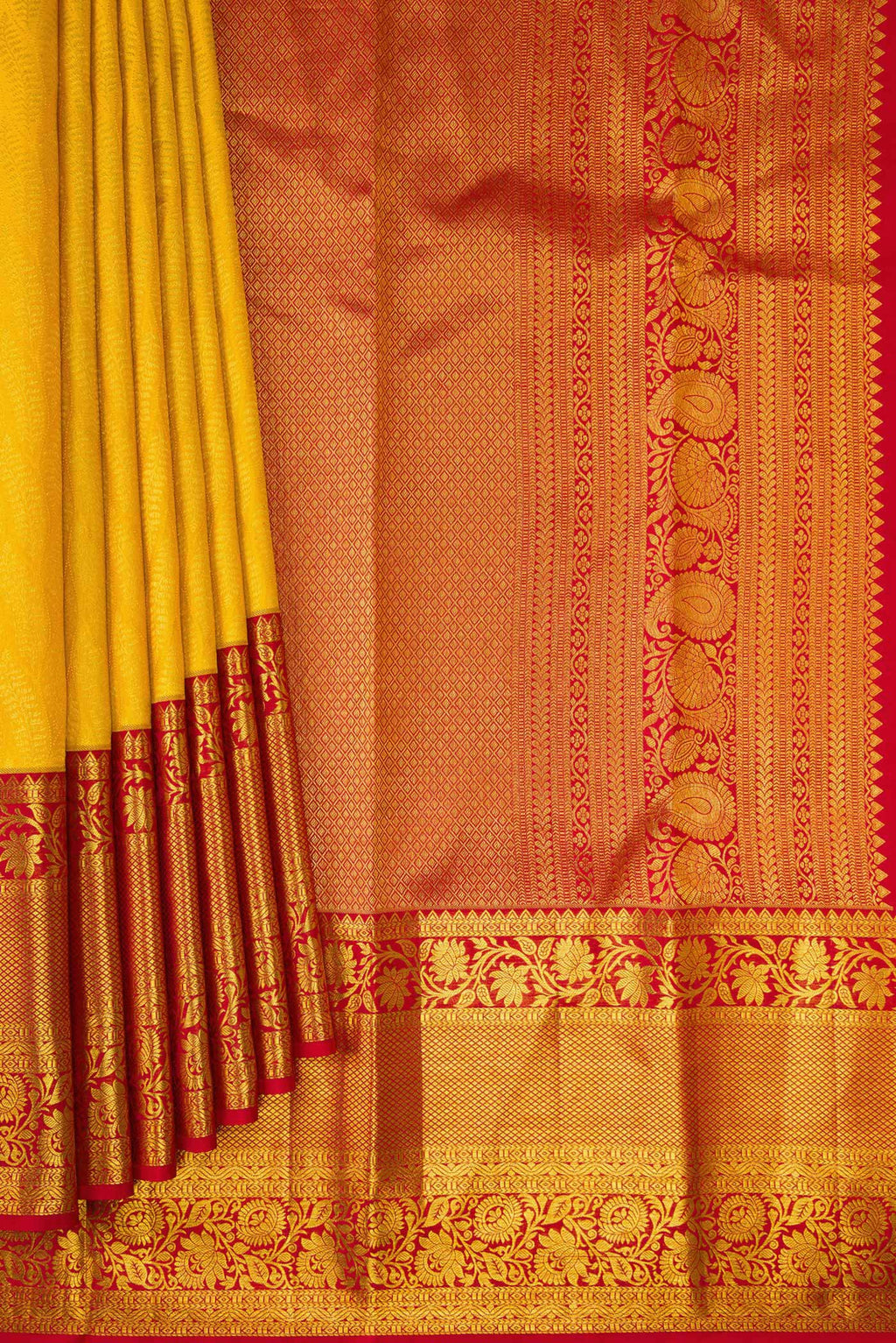 Pleats and pallu of Yellow Dual Tone Kanchipuram Silk Saree with Zari Brocade on the body and Zari Border. 