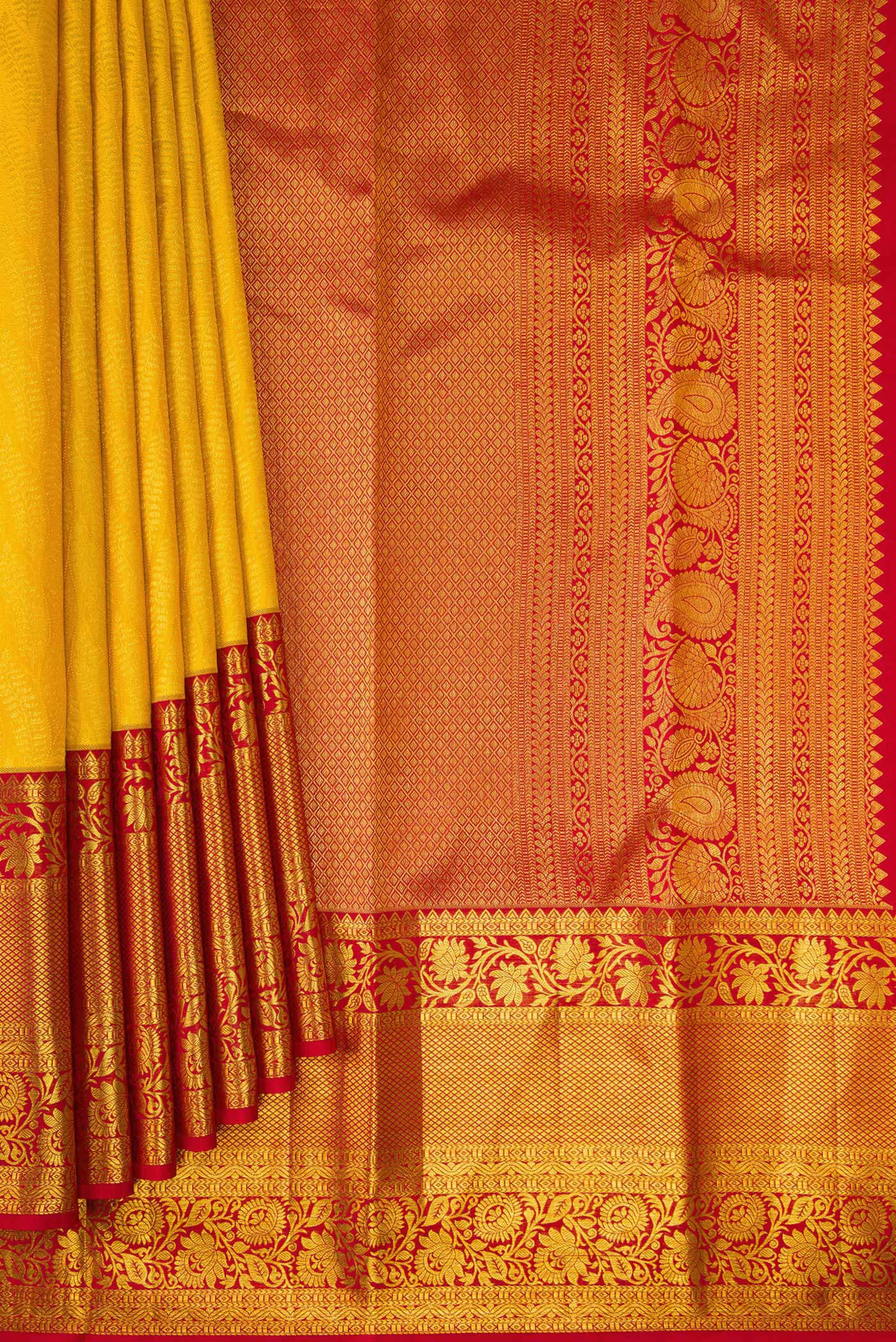 Pleats and pallu of Yellow Dual Tone Kanchipuram Silk Saree with Zari Brocade on the body and Zari Border. 