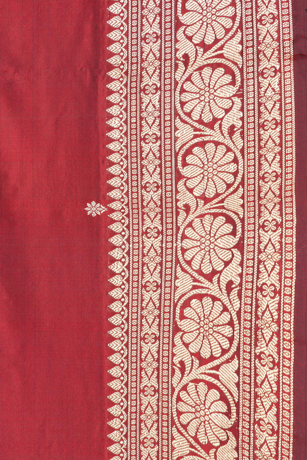 Border image of Maroon Dual Tone Banarasi Silk Saree with Thread Butta on the body and Thread Border. 