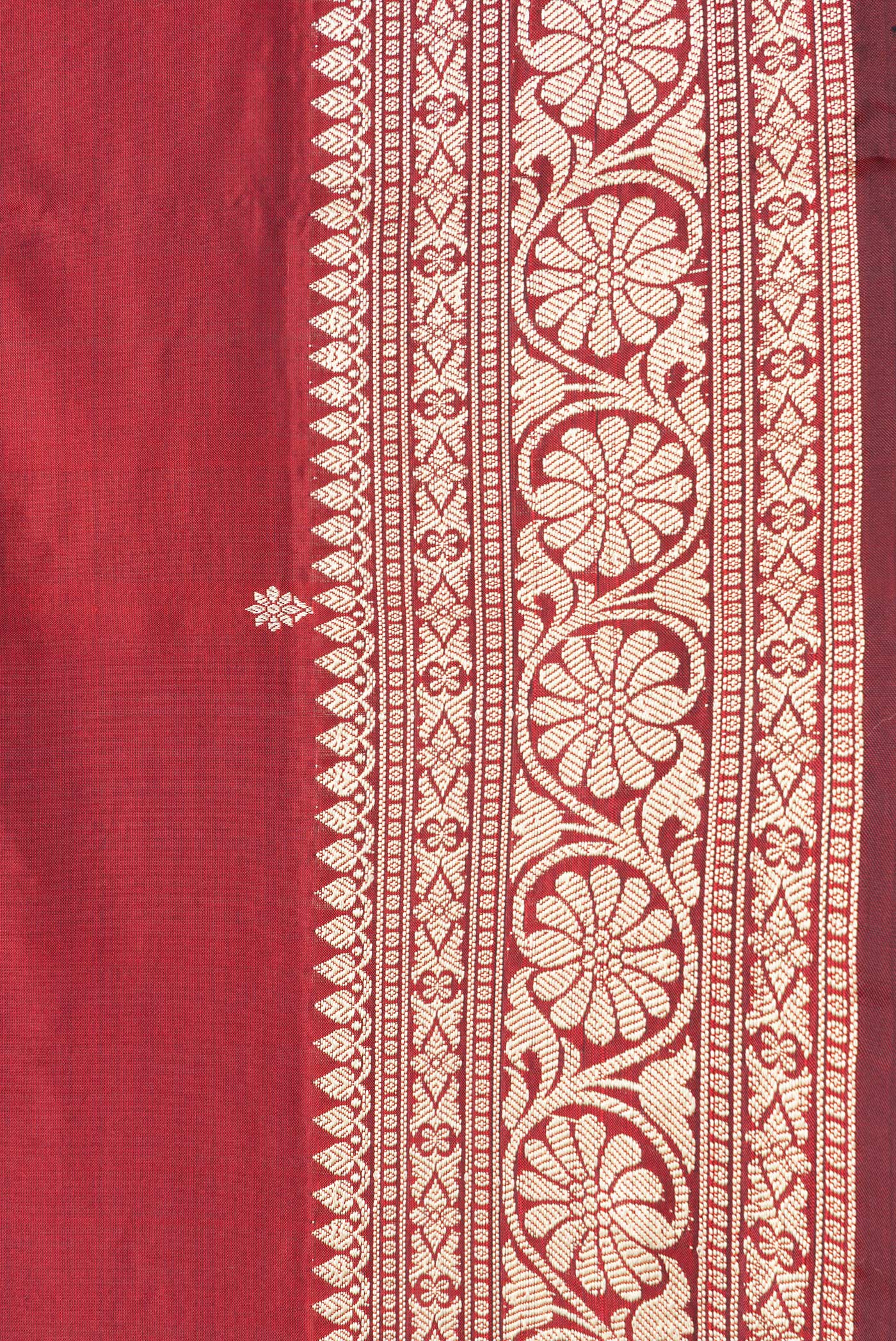 Border image of Maroon Dual Tone Banarasi Silk Saree with Thread Butta on the body and Thread Border. 
