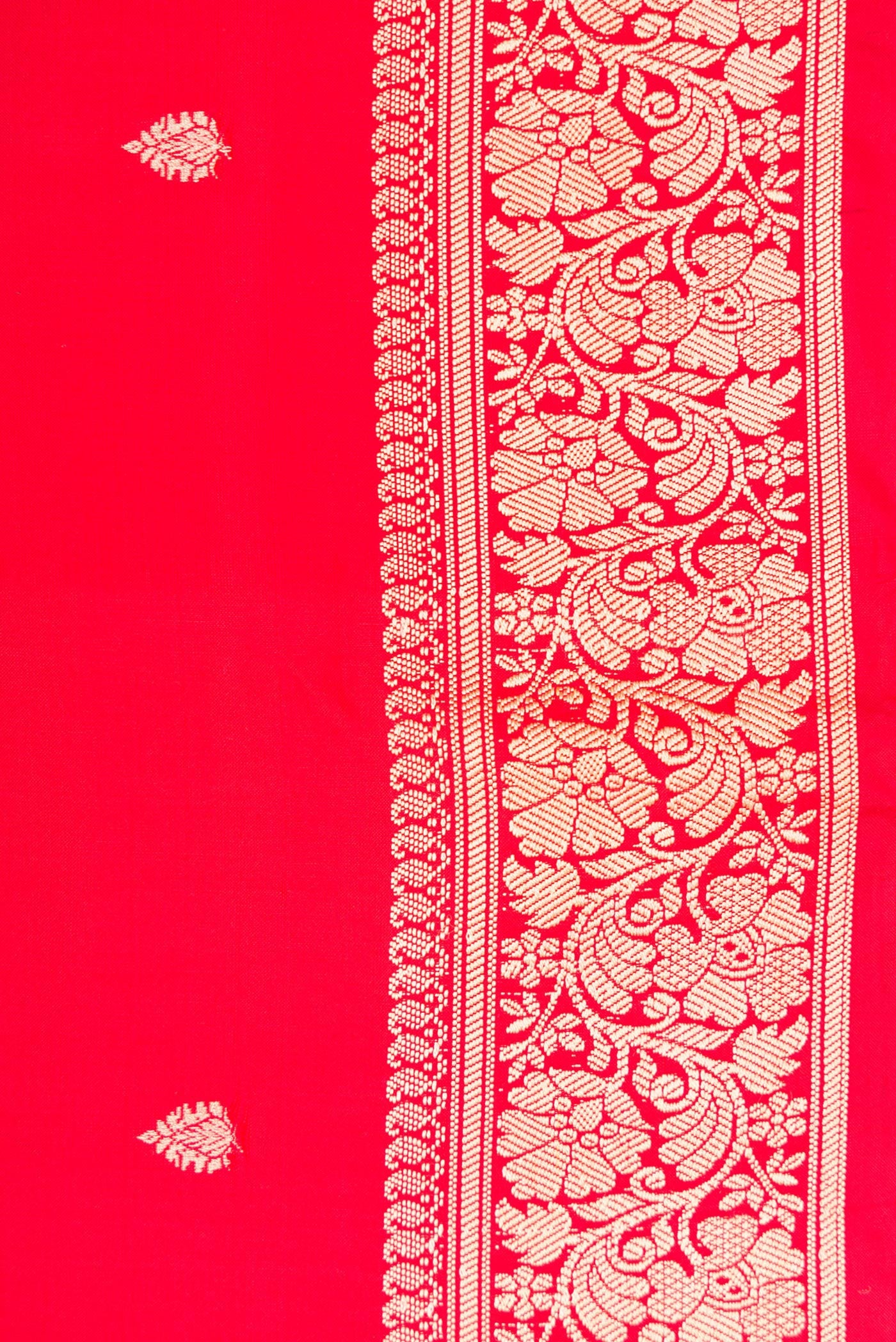 Border image of Red Dual Tone Banarasi Silk Saree with Thread Butta on the body and Thread Border. 