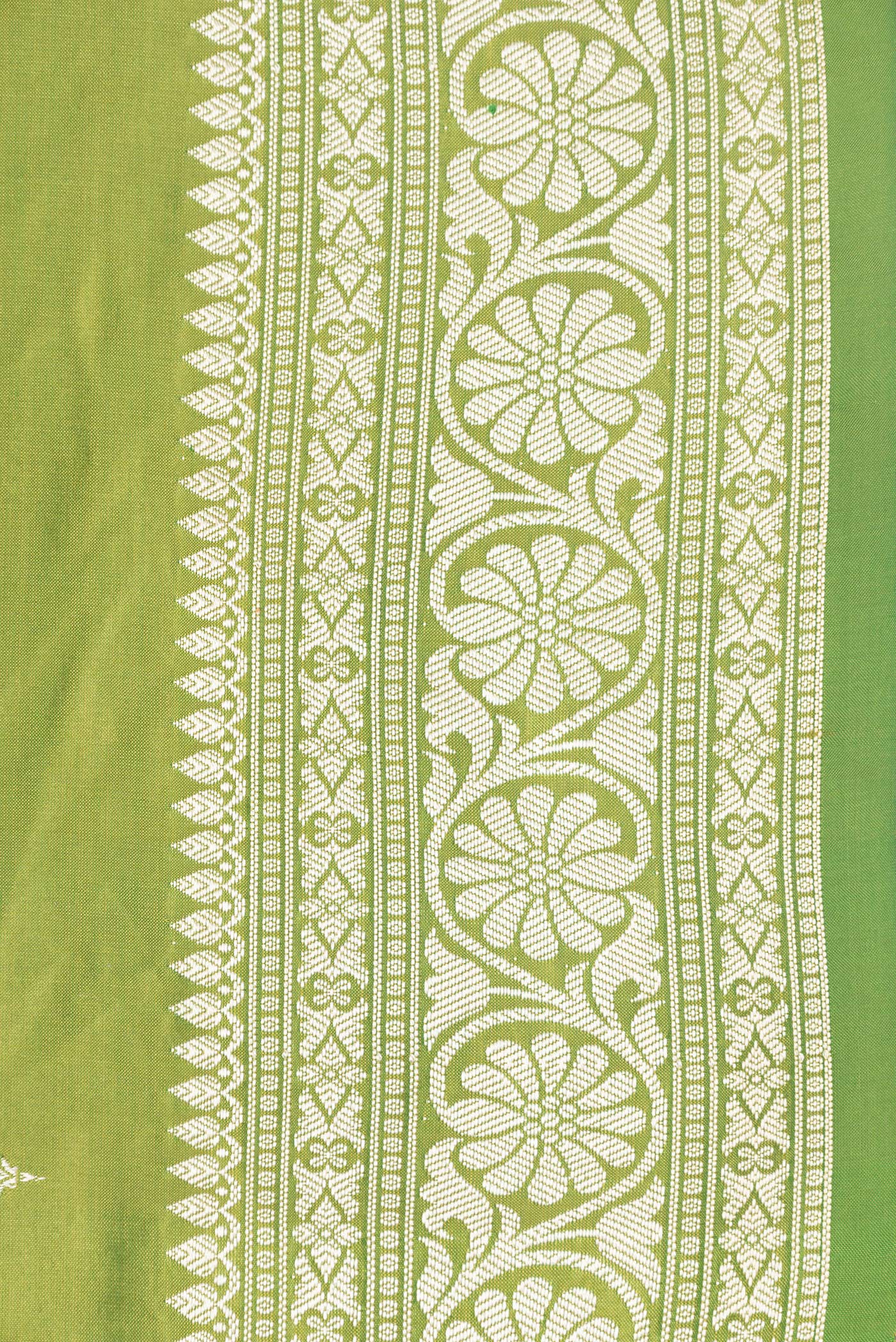Border image of Parrot Green Dual Tone Banarasi Silk Saree with Thread Butta on the body and Thread Border. 