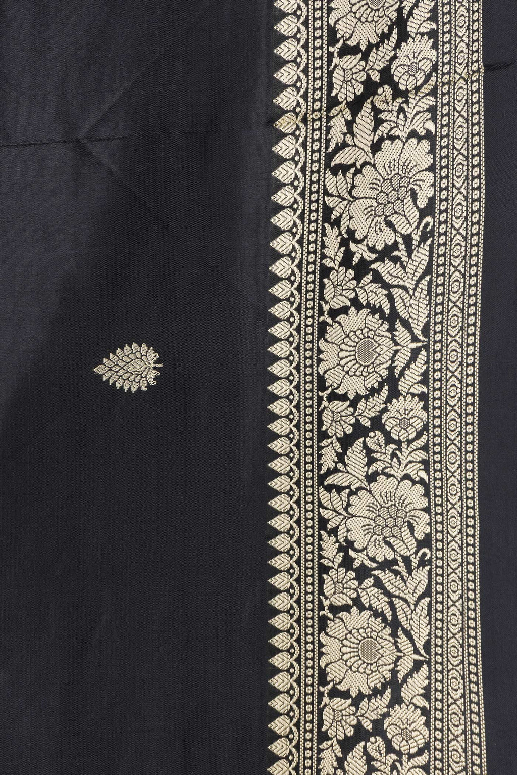 Border image of Black Dual Tone Banarasi Silk Saree with Thread Butta on the body and Thread Border. 