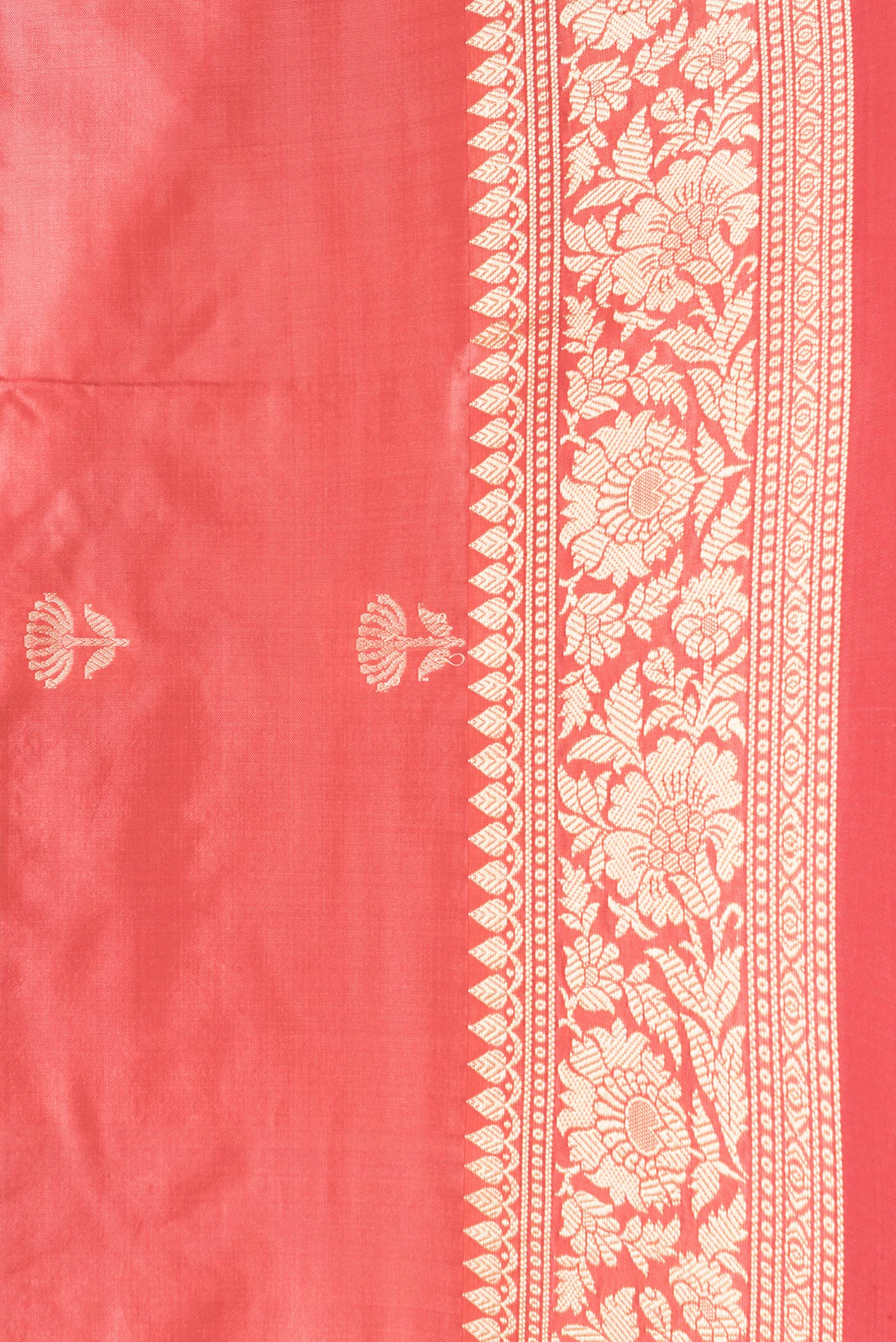 Border image of Peach Dual Tone Banarasi Silk Saree with Thread Butta on the body and Thread Border. 