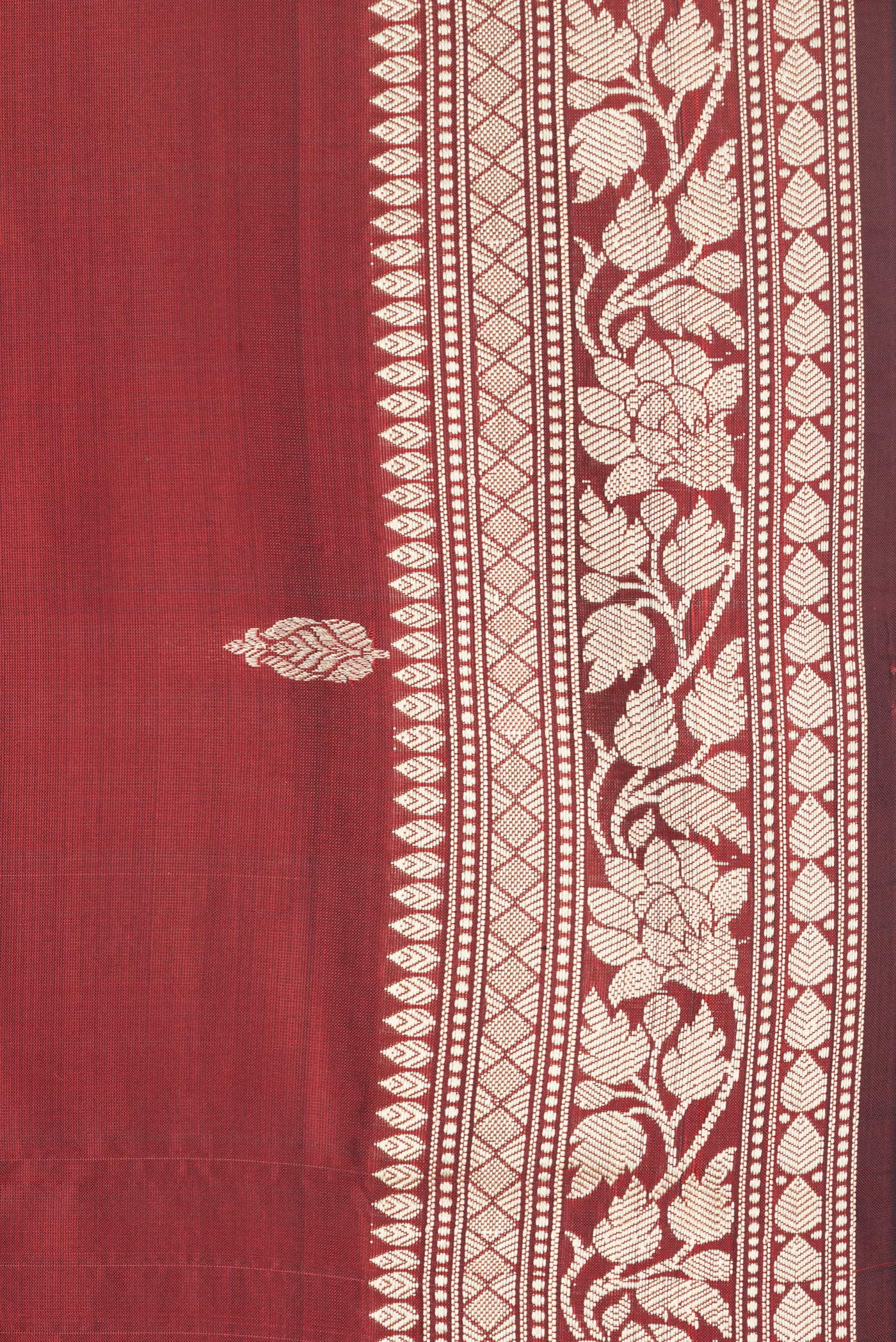Border image of Maroon Dual Tone Banarasi Silk Saree with Thread Butta on the body and Thread Border. 