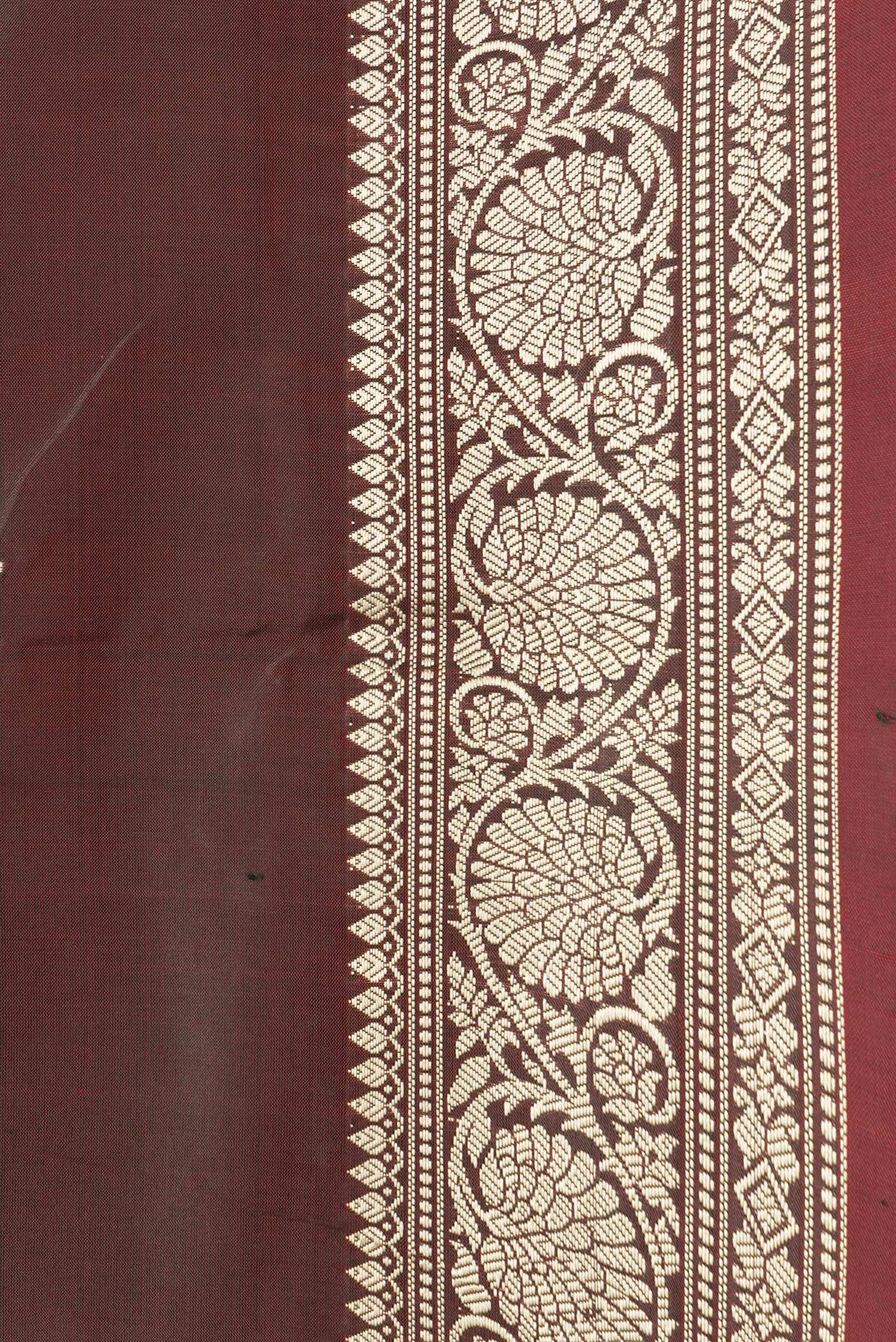 Border image of Green Dual Tone Banarasi Silk Saree with Thread Butta on the body and Thread Border. 