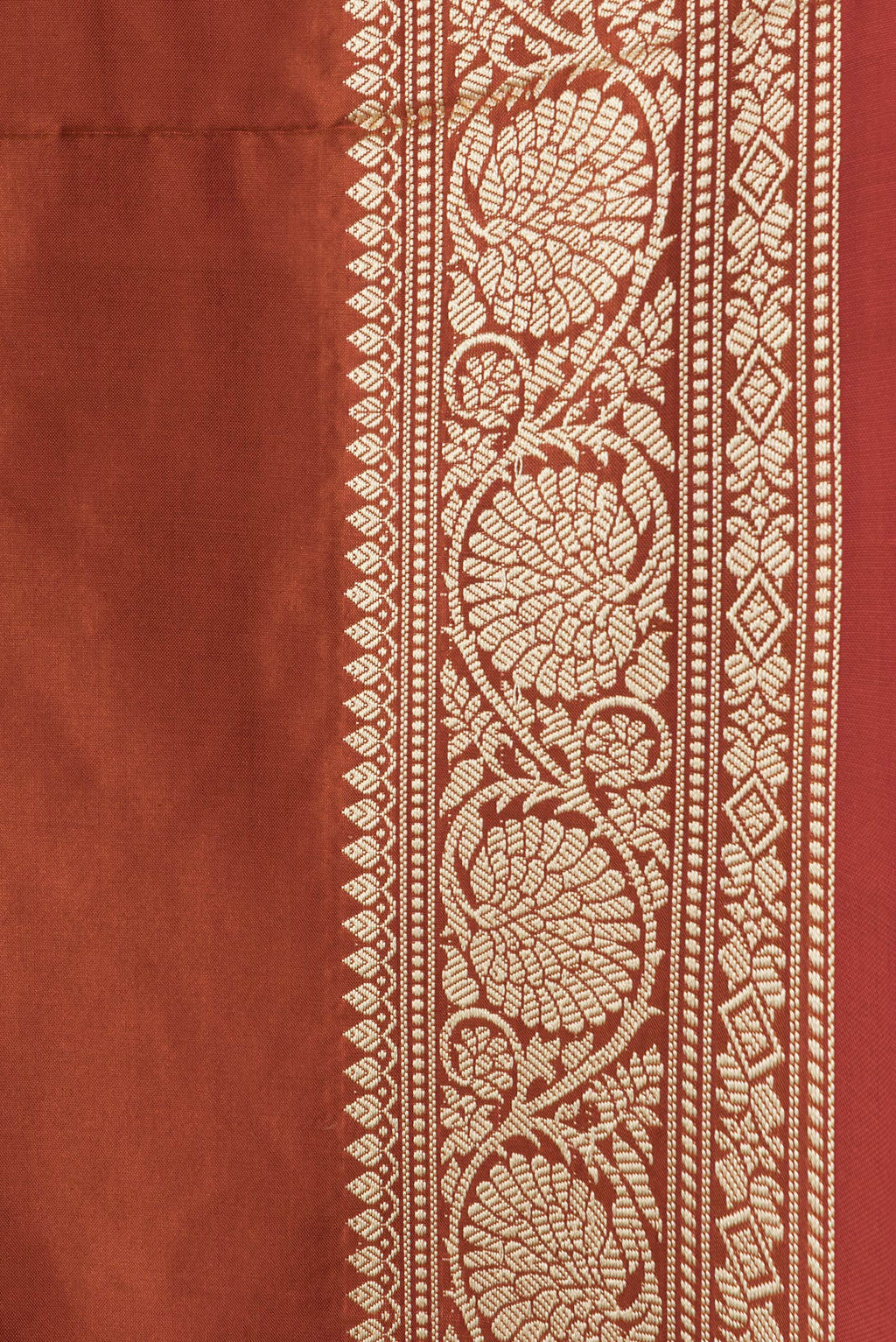 Border image of Orange Dual Tone Banarasi Silk Saree with Thread Butta on the body and Thread Border. 