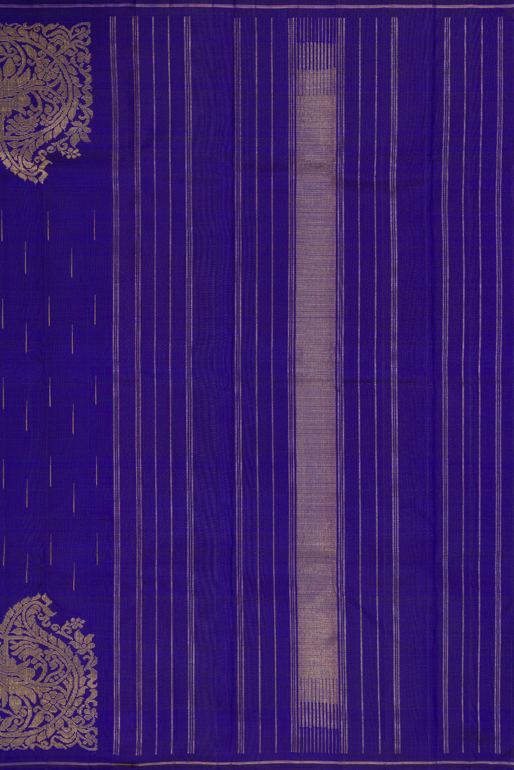 Close up image of the pallu of Navy Blue Dual Tone Kanjivaram Silk Saree with Zari Butta on the body and Thin Zari Line. 