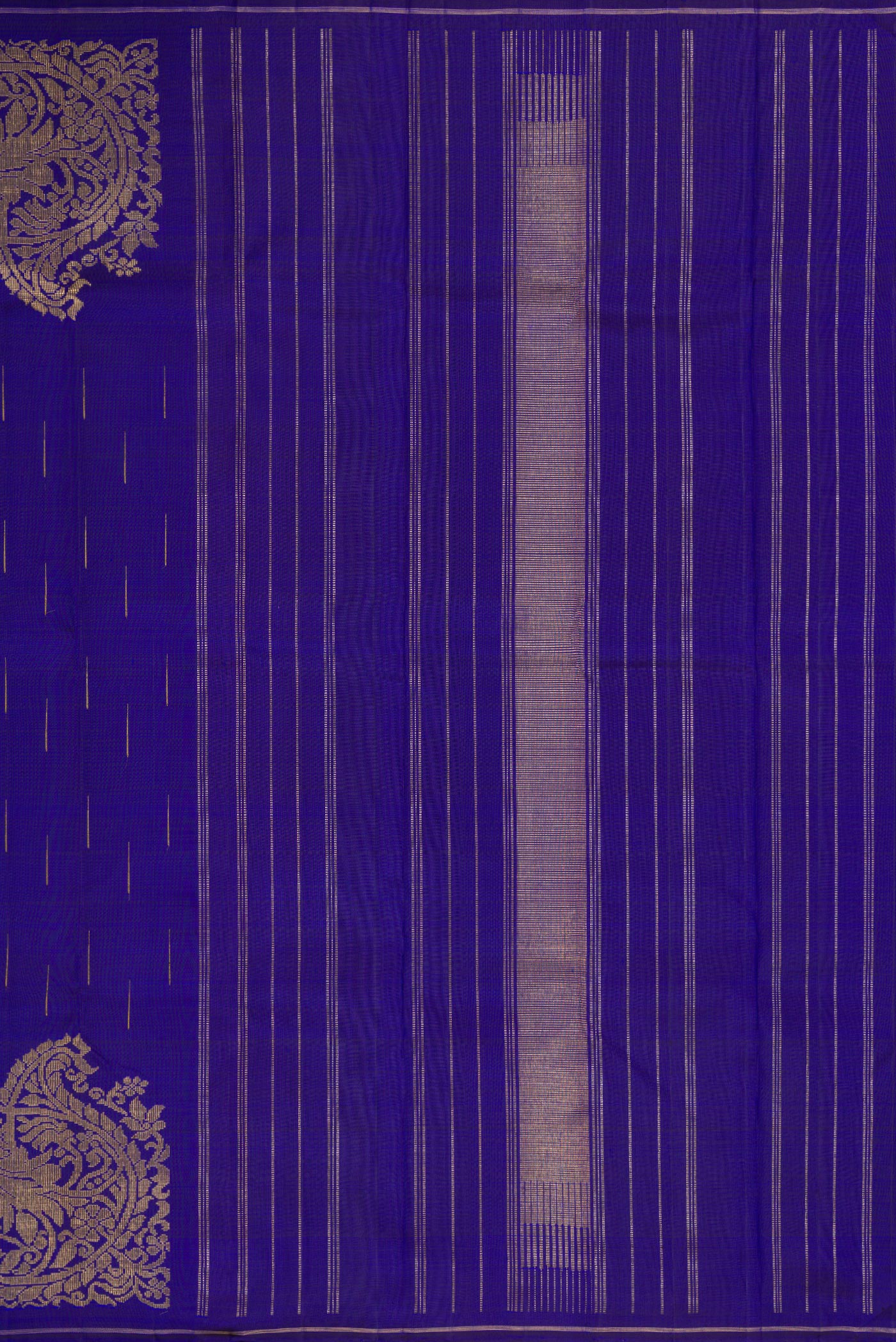 Close up image of the pallu of Navy Blue Dual Tone Kanjivaram Silk Saree with Zari Butta on the body and Thin Zari Line. 