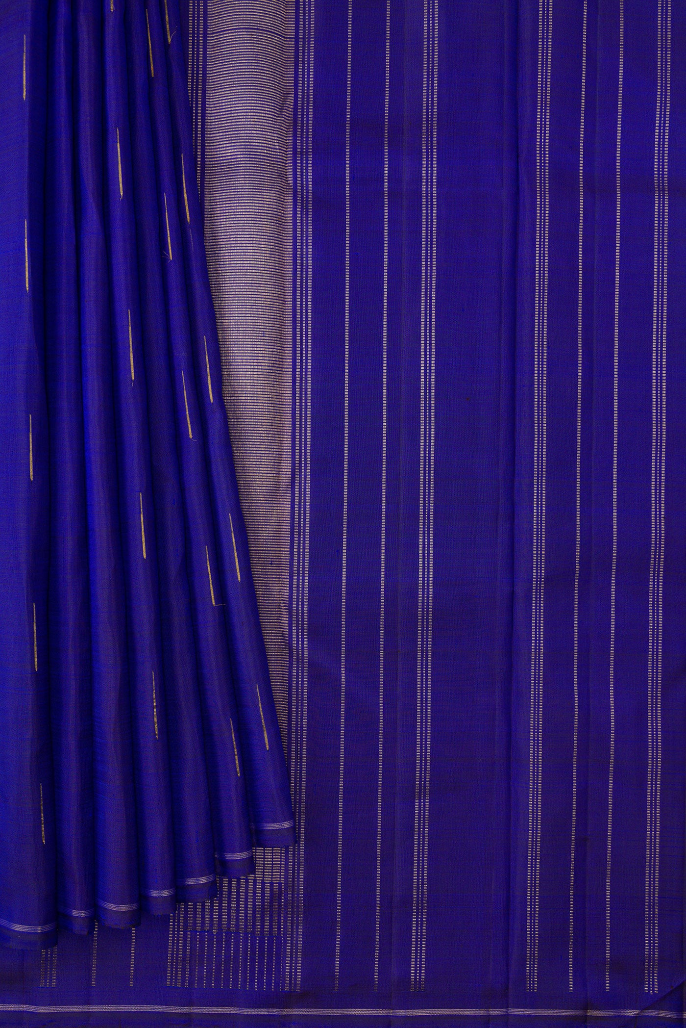 Pleats and pallu of Navy Blue Dual Tone Kanjivaram Silk Saree with Zari Butta on the body and Thin Zari Line. 