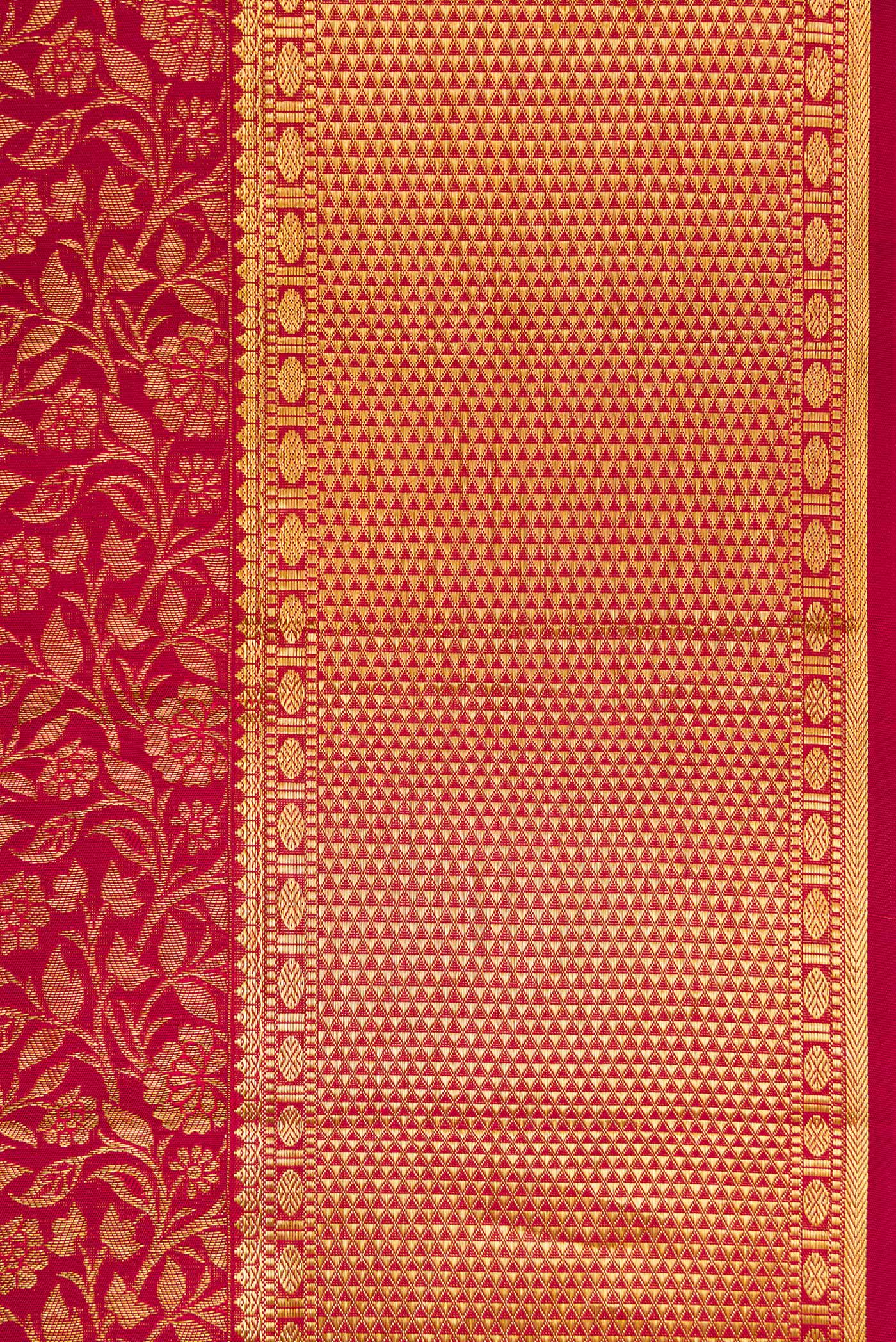 Border image of Maroon Dual Tone Kanjivaram Silk Saree with Zari Brocade on the body and Zari Border. 
