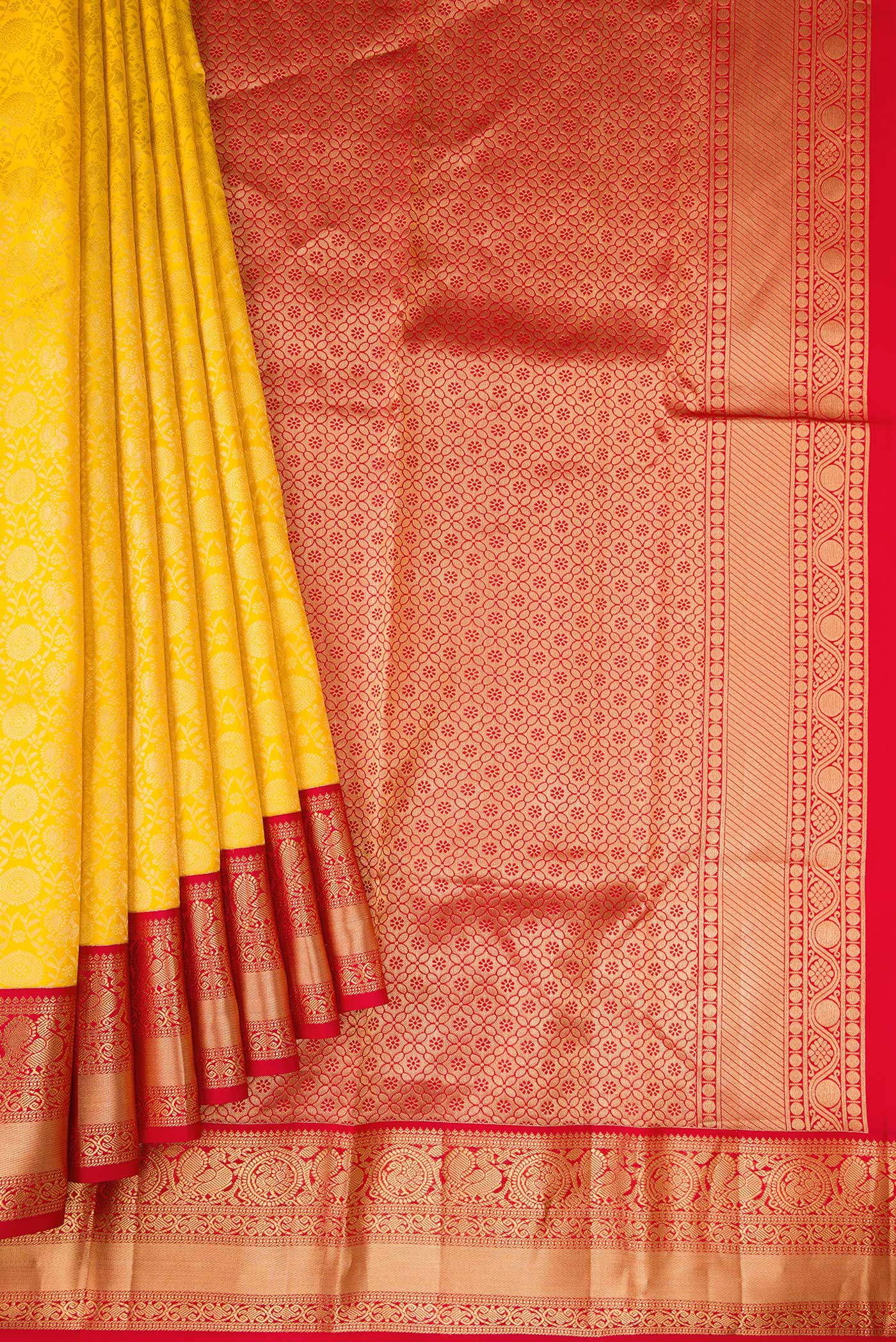 Pleats and pallu of Yellow Dual Tone Kanjivaram Silk Saree with Zari Brocade on the body and Zari Border. 