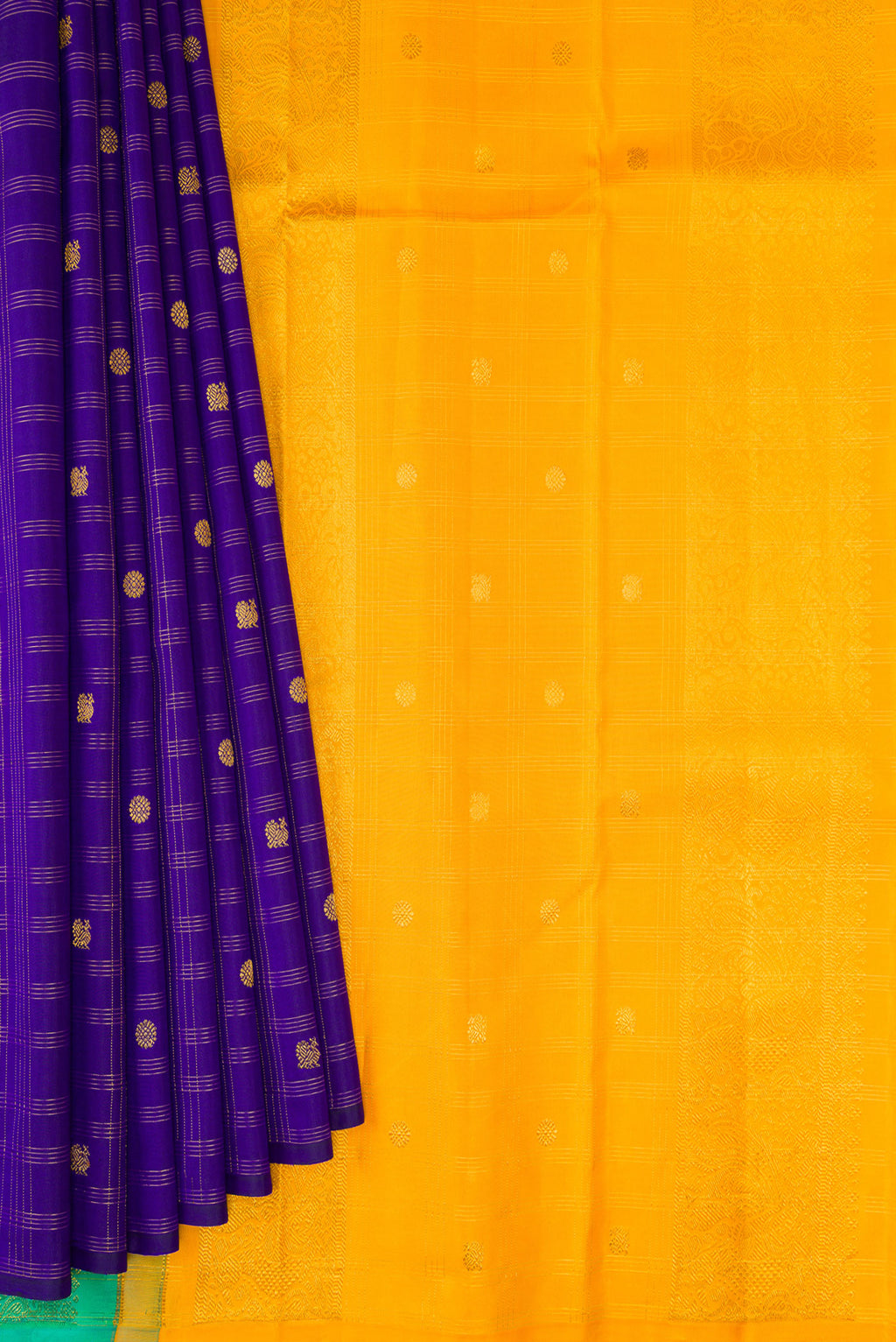 Pleats and pallu of Dark Blue Kanchipuram Silk Saree with Checked design on the body and Without Border. 