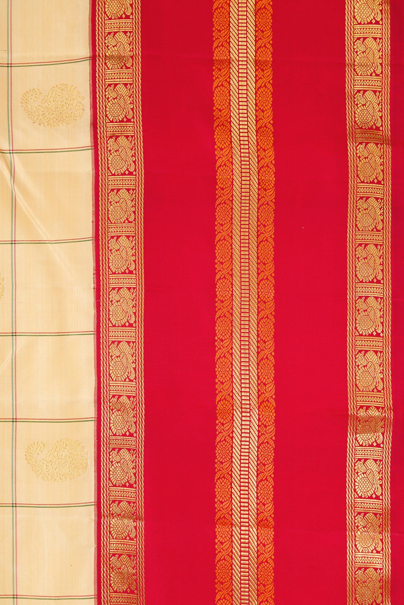 Border image of Pure Silk Pure Zari Sandal Dual Tone Kanchipuram Saree with Checked design on the body and Ganga Jamuna Border. 